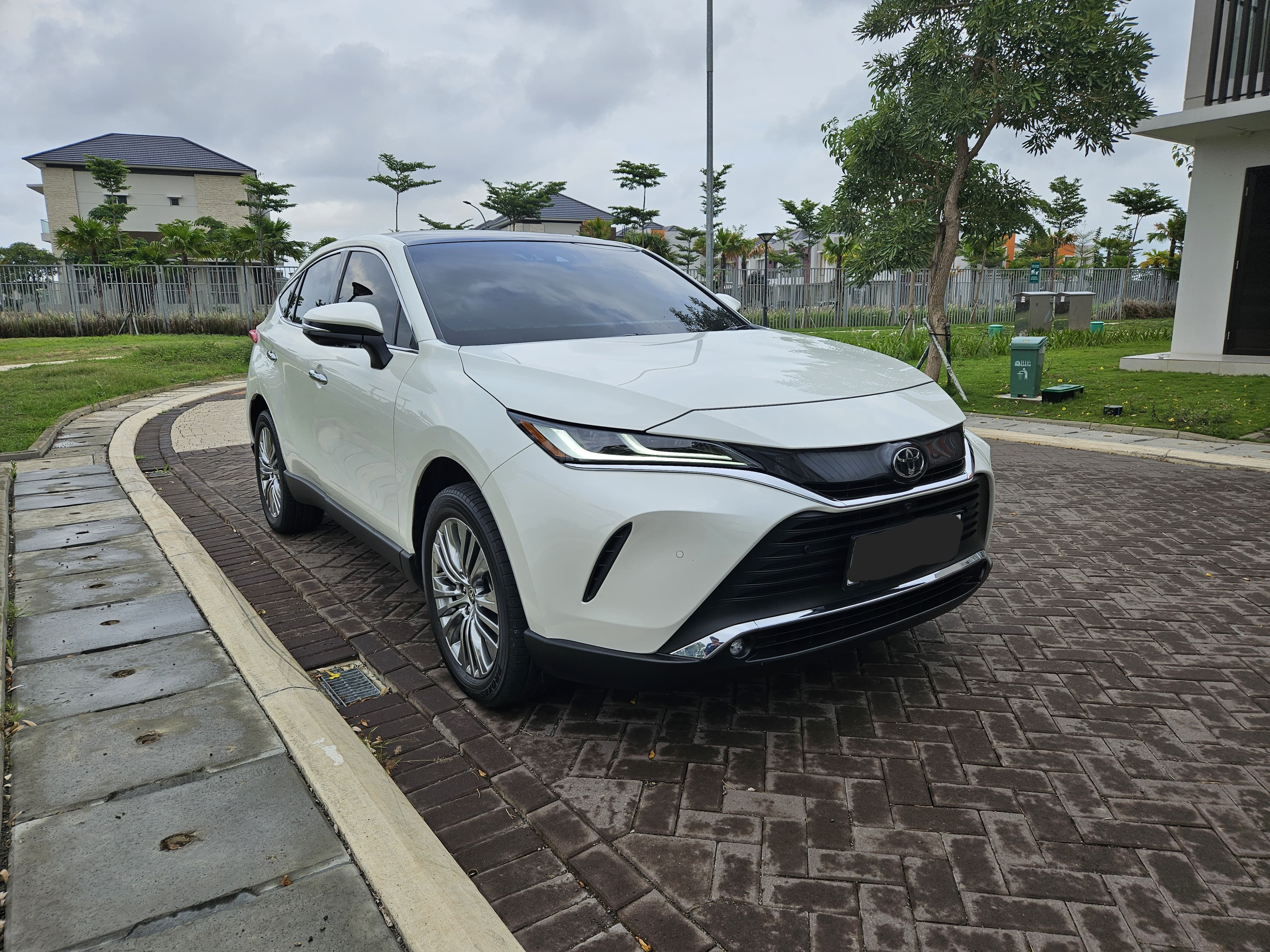 Second Hand 2022 Toyota Harrier 2.5 Z AT HYBRID Second Hand 2022 Toyota Harrier 2.5 Z AT HYBRID