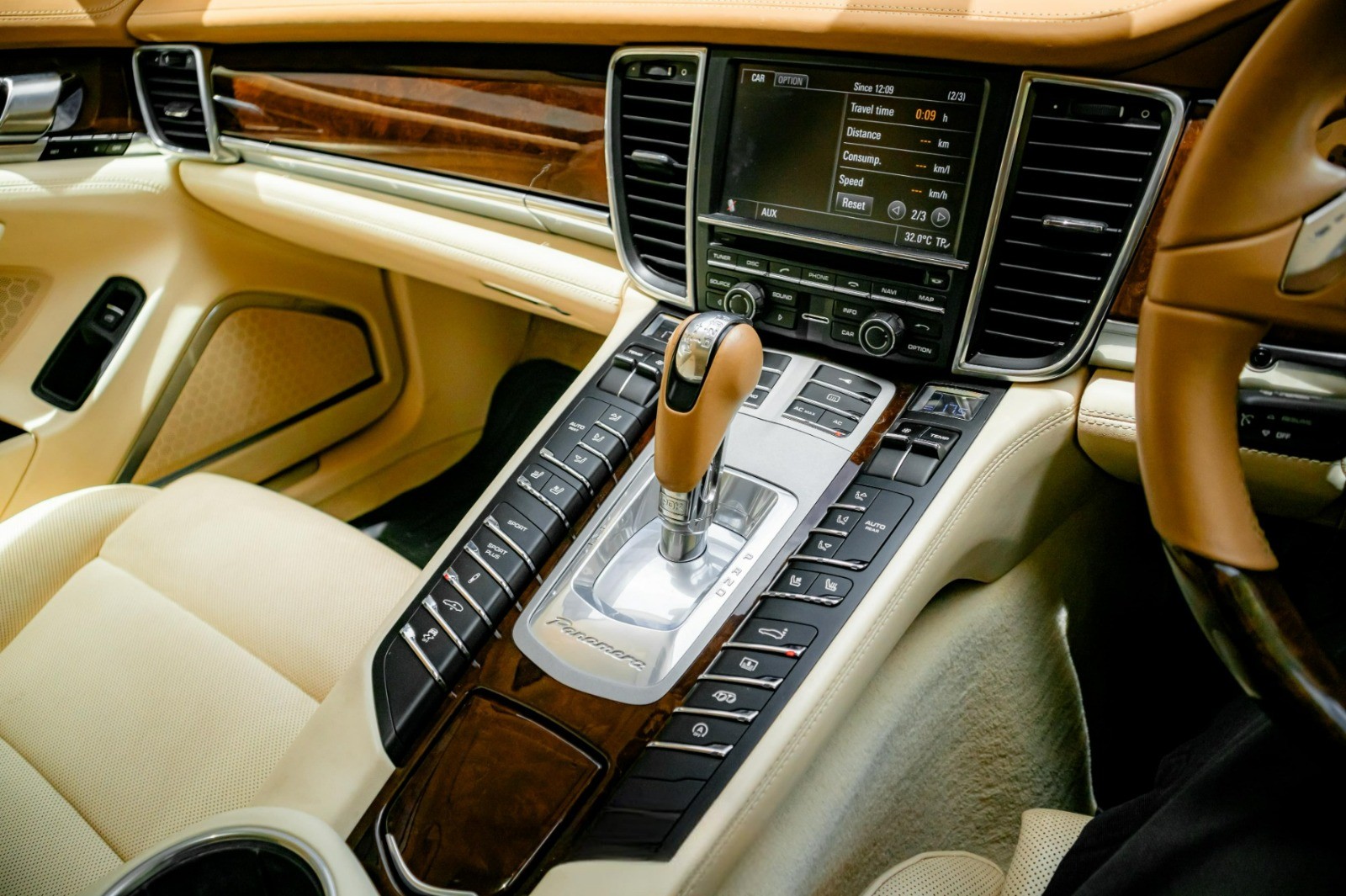 2011 Porsche Panamera Turbo PDK 2011 Porsche Panamera Turbo PDK