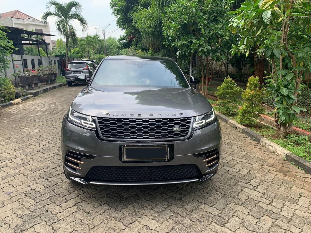 2019 Land Rover Range Rover Velar 3.0 SE R-Dynamic 2019 Land Rover Range Rover Velar 3.0 SE R-Dynamic