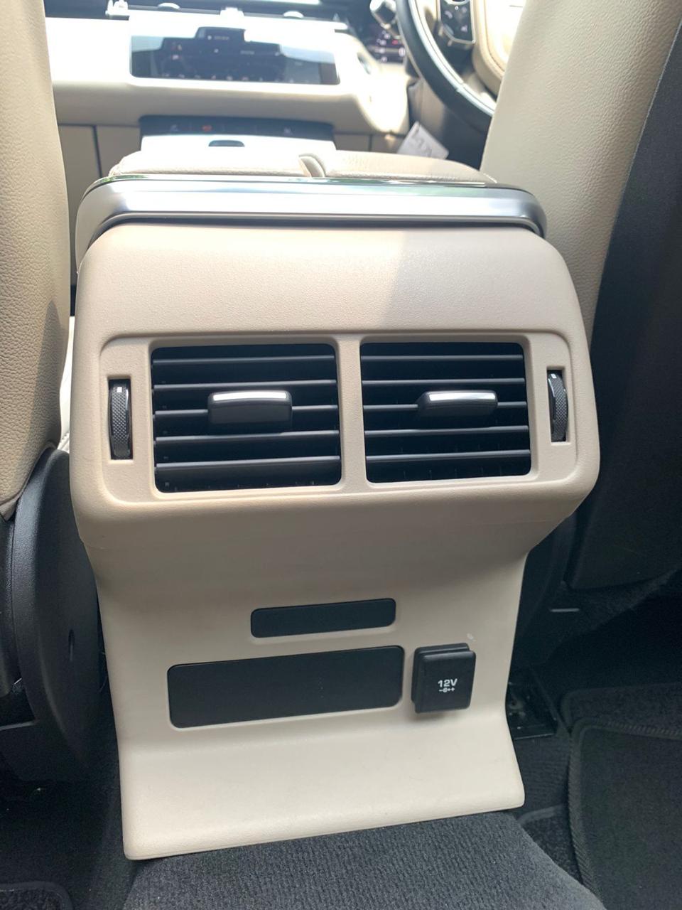 2019 Land Rover Range Rover Velar 3.0 SE R-Dynamic 2019 Land Rover Range Rover Velar 3.0 SE R-Dynamic