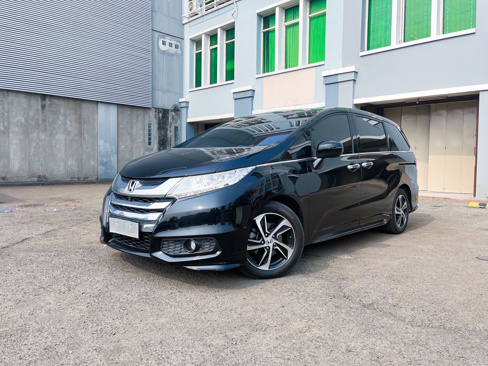 Second Hand 2014 Honda Odyssey  2.4L Prestige Second Hand 2014 Honda Odyssey  2.4L Prestige