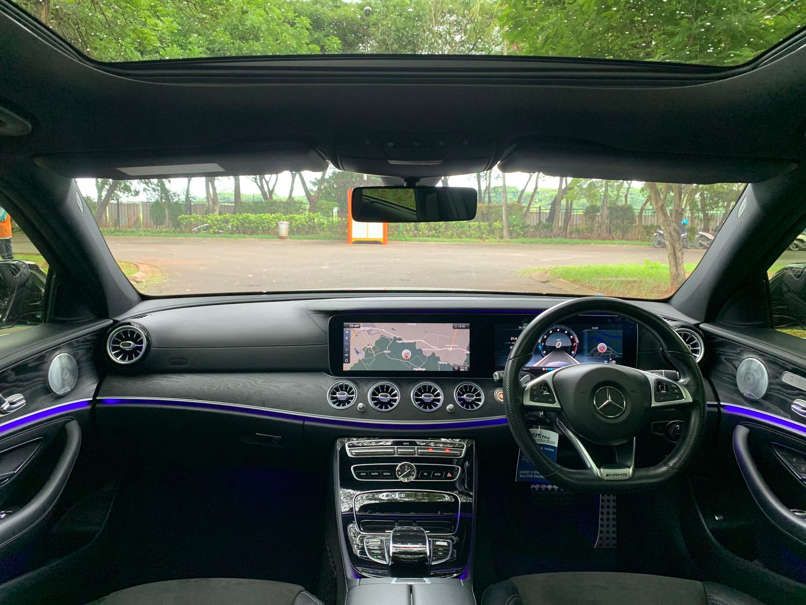 2017 Mercedes Benz E-Class  E 300 AVANTGARDE AMG 2017 Mercedes Benz E-Class  E 300 AVANTGARDE AMG