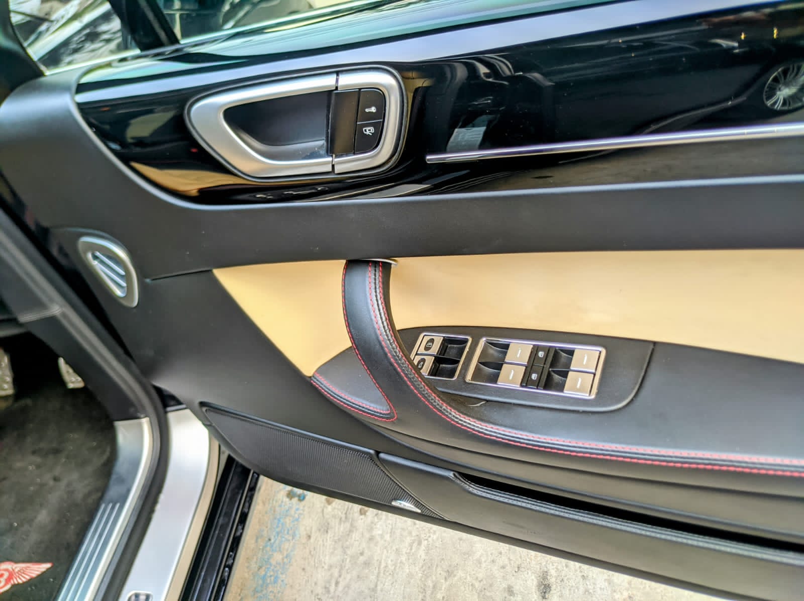 2012 Bentley Flying Spur 6.0 L W12 2012 Bentley Flying Spur 6.0 L W12