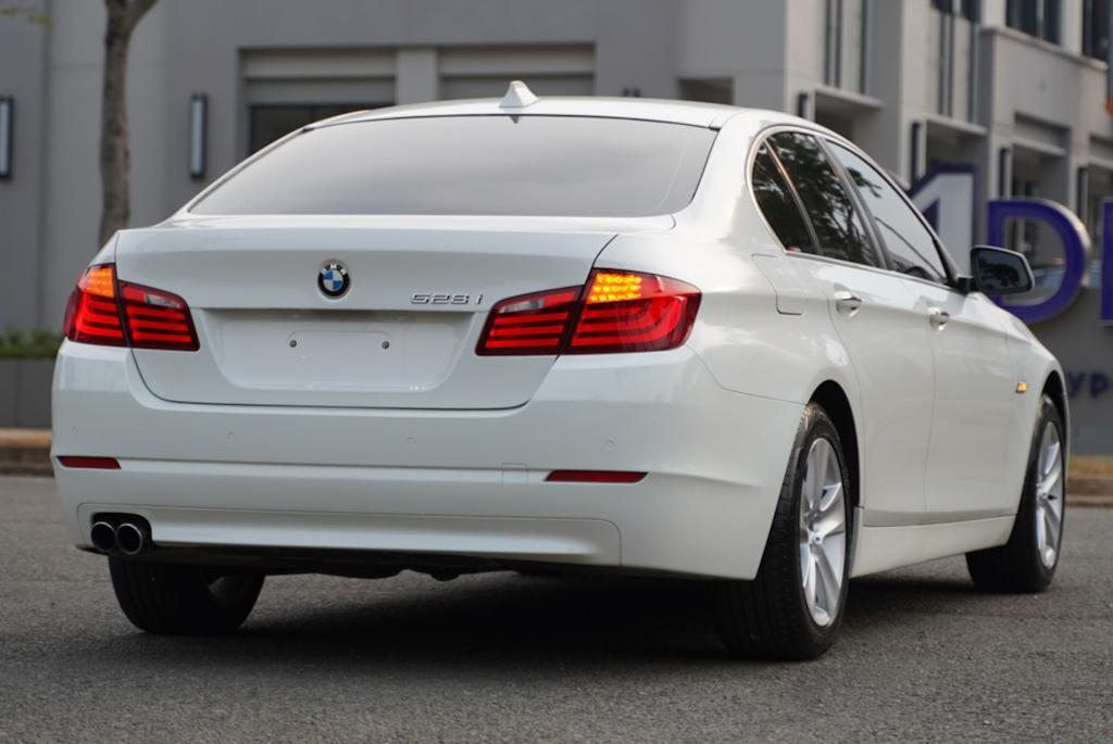 2013 BMW 5 Series Sedan  528i F10 LUXURY 2013 BMW 5 Series Sedan  528i F10 LUXURY