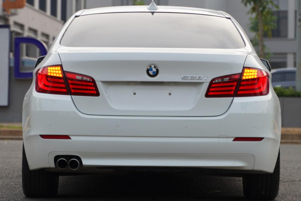 2013 BMW 5 Series Sedan  528i F10 LUXURY 2013 BMW 5 Series Sedan  528i F10 LUXURY