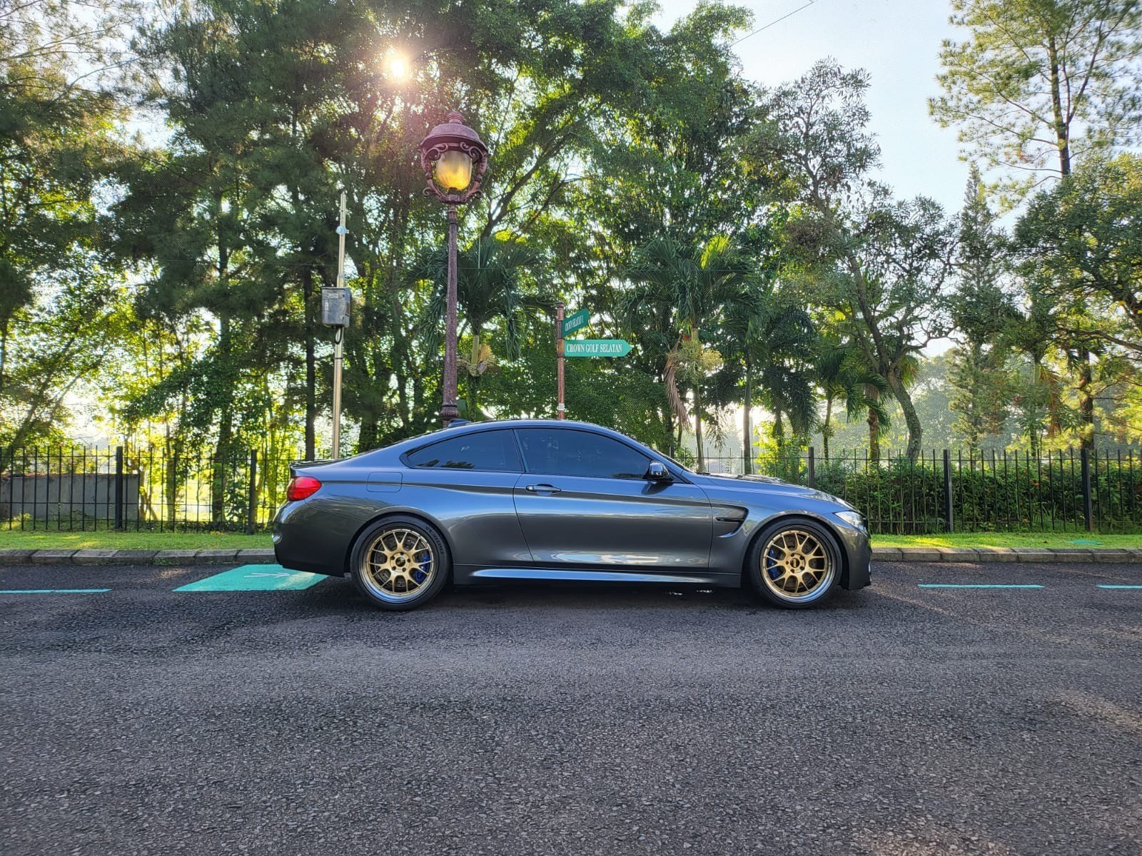 2015 BMW M4 Coupe  3.0 L AT 2015 BMW M4 Coupe  3.0 L AT