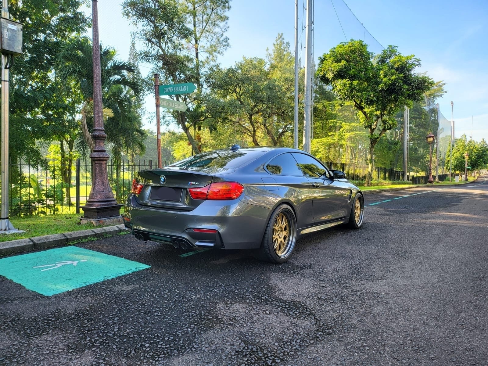 2015 BMW M4 Coupe  3.0 L AT 2015 BMW M4 Coupe  3.0 L AT