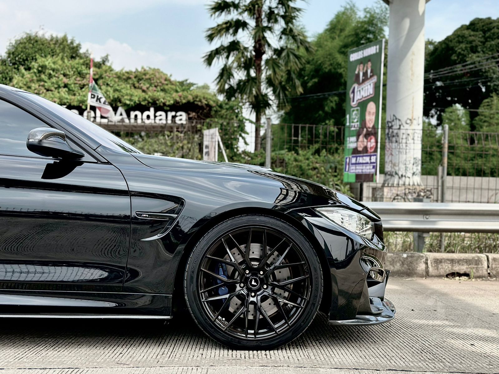 2015 BMW M4 Coupe  3.0 L AT 2015 BMW M4 Coupe  3.0 L AT