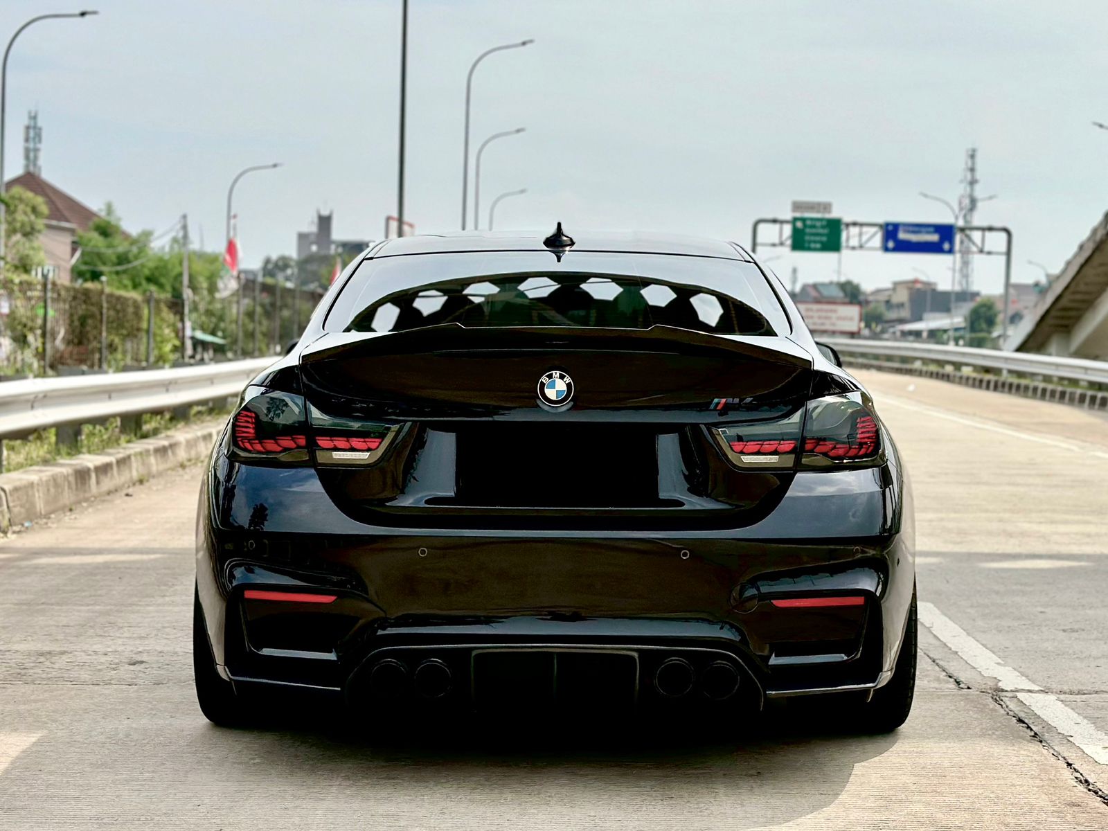 2015 BMW M4 Coupe  3.0 L AT 2015 BMW M4 Coupe  3.0 L AT