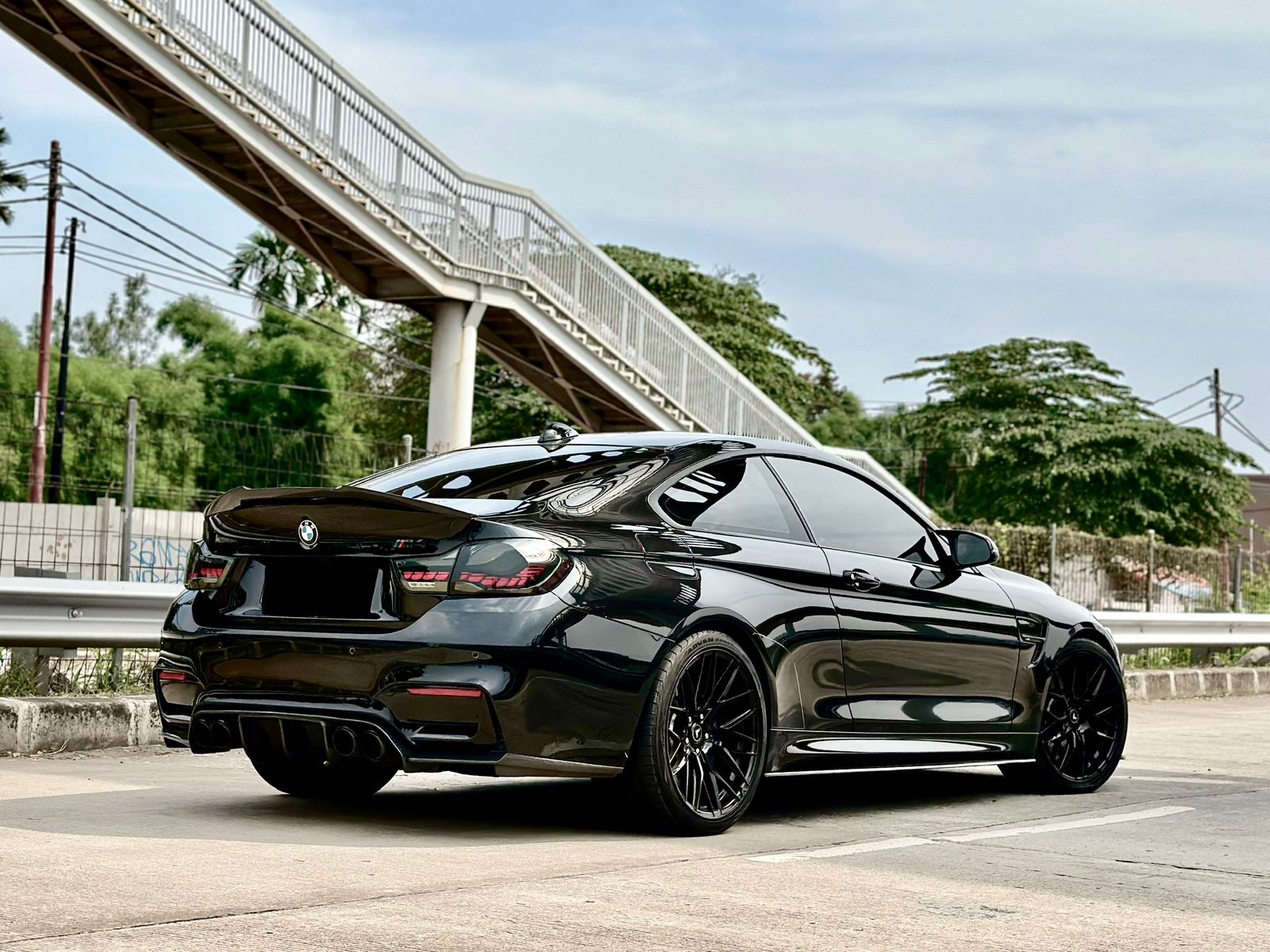 2015 BMW M4 Coupe  3.0 L AT 2015 BMW M4 Coupe  3.0 L AT