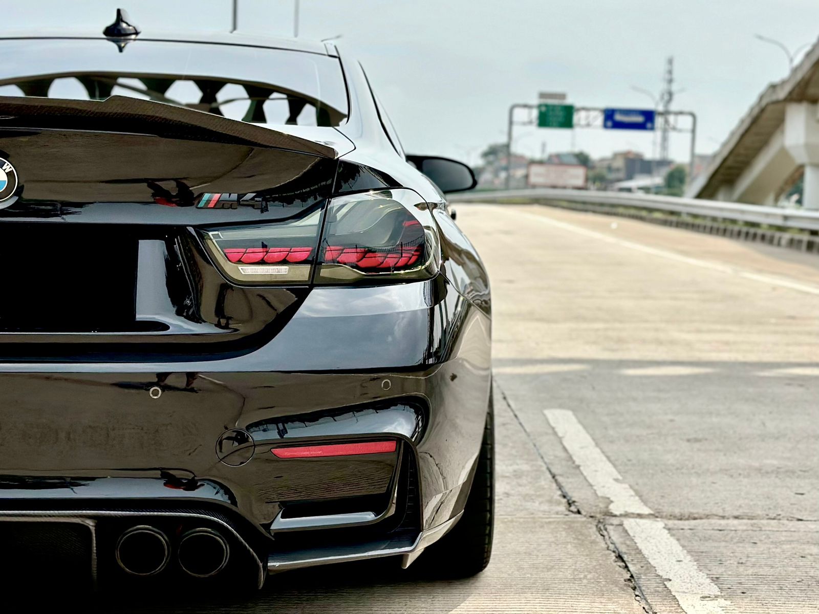 2015 BMW M4 Coupe  3.0 L AT 2015 BMW M4 Coupe  3.0 L AT