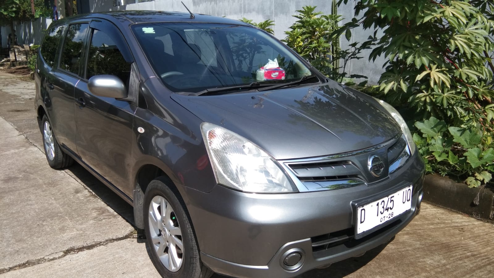 Second Hand 2013 Nissan Grand Livina Second Hand 2013 Nissan Grand Livina