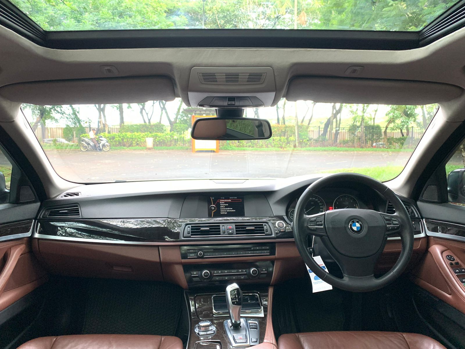 2013 BMW 5 Series Sedan  520i A/T F 10 2013 BMW 5 Series Sedan  520i A/T F 10