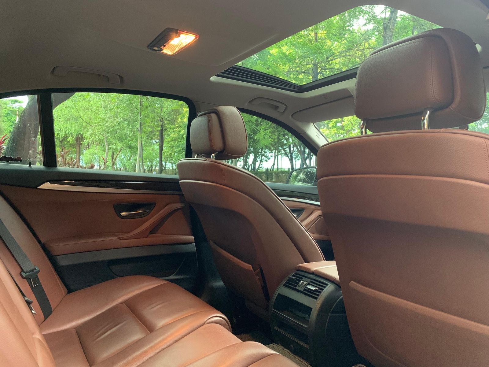 2013 BMW 5 Series Sedan  520i A/T F 10 2013 BMW 5 Series Sedan  520i A/T F 10