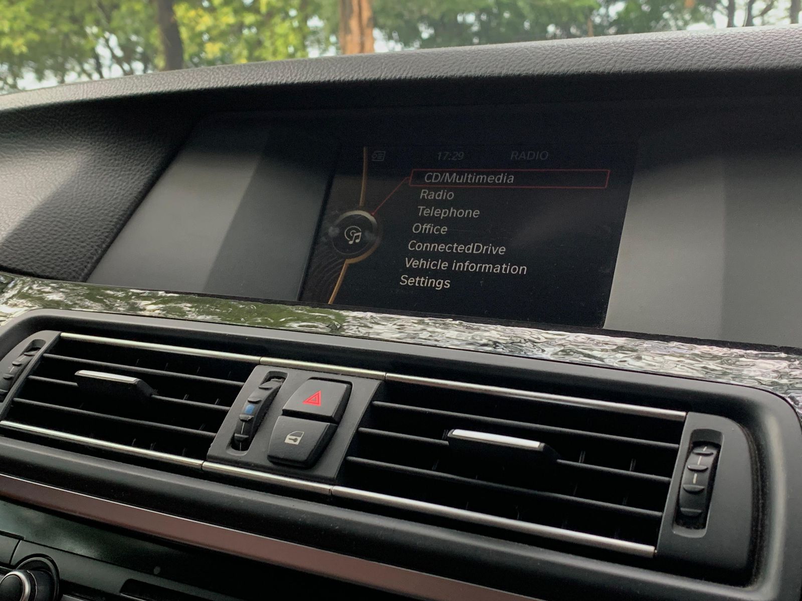 2013 BMW 5 Series Sedan  520i A/T F 10 2013 BMW 5 Series Sedan  520i A/T F 10