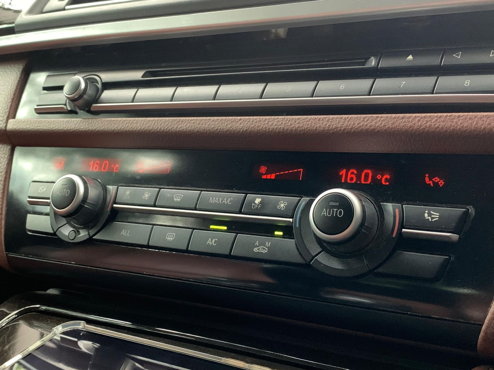 2013 BMW 5 Series Sedan  520i A/T F 10 2013 BMW 5 Series Sedan  520i A/T F 10