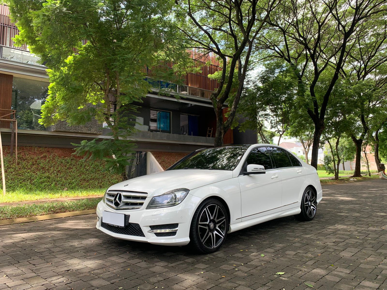 Second Hand 2014 Mercedes Benz C-Class  C 250 AMG AT Second Hand 2014 Mercedes Benz C-Class  C 250 AMG AT