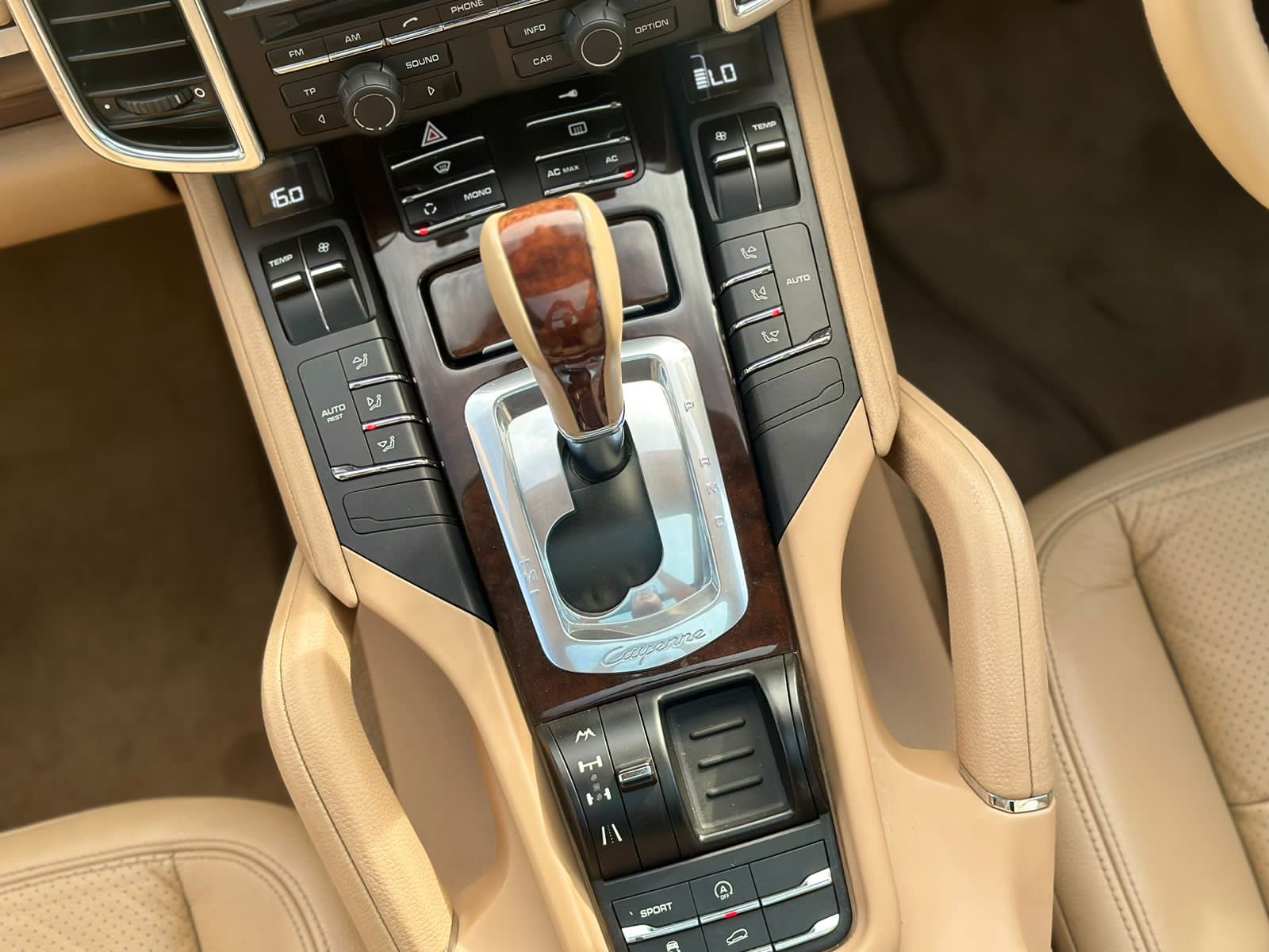 2012 Porsche Cayenne 3.6 AT 2012 Porsche Cayenne 3.6 AT