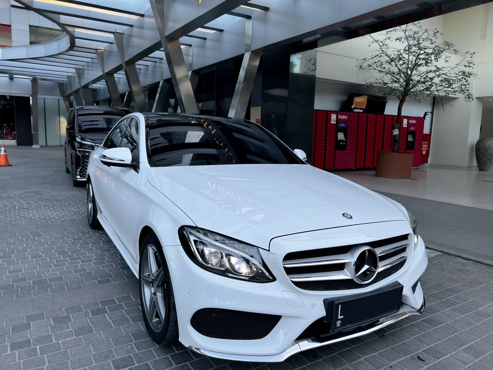 2016 Mercedes Benz C-Class Sedan 250 AVA AMG Bekas 2016 Mercedes Benz C-Class Sedan 250 AVA AMG Bekas