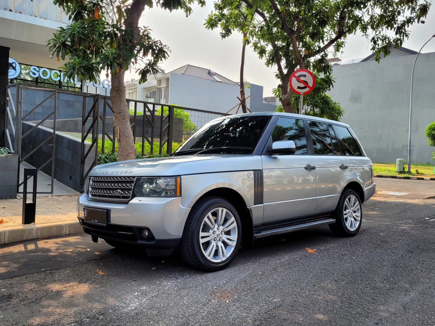2011 Land Rover Range Rover SPORT 3.6L AT 2011 Land Rover Range Rover SPORT 3.6L AT