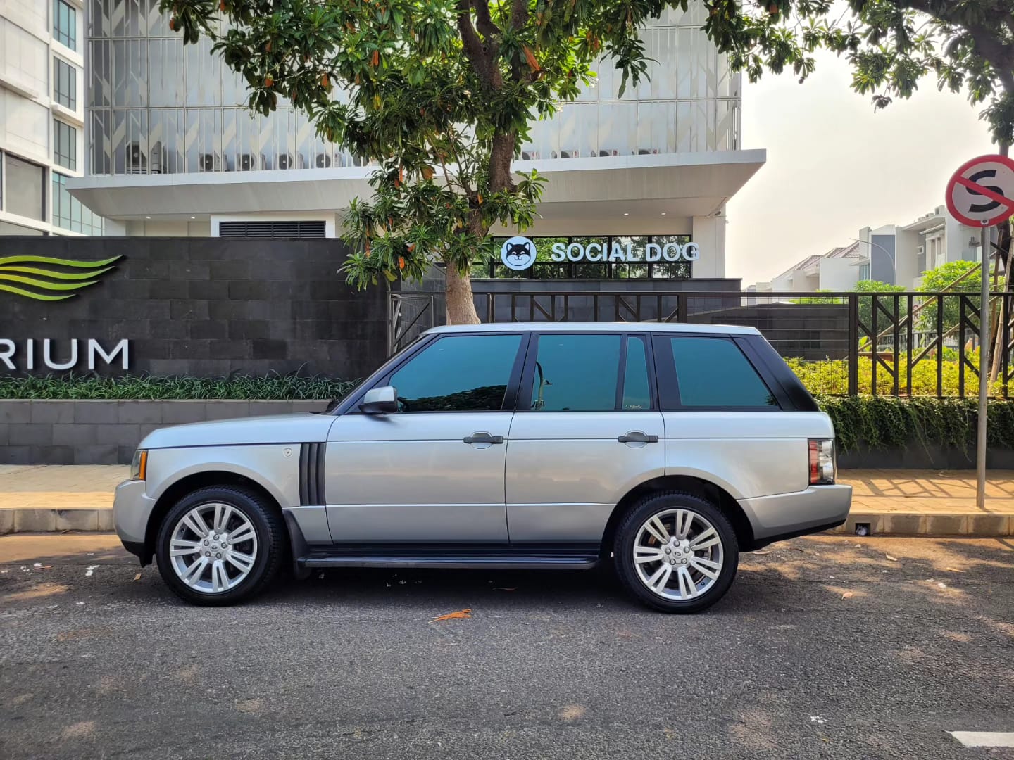 2011 Land Rover Range Rover SPORT 3.6L AT 2011 Land Rover Range Rover SPORT 3.6L AT