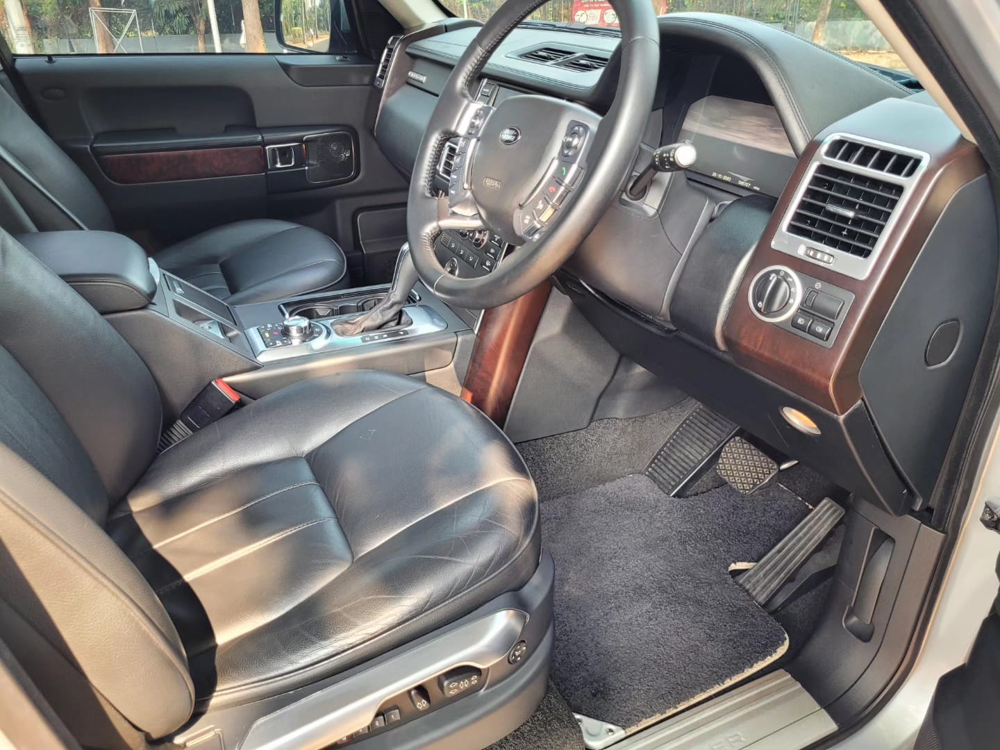 2011 Land Rover Range Rover SPORT 3.6L AT 2011 Land Rover Range Rover SPORT 3.6L AT