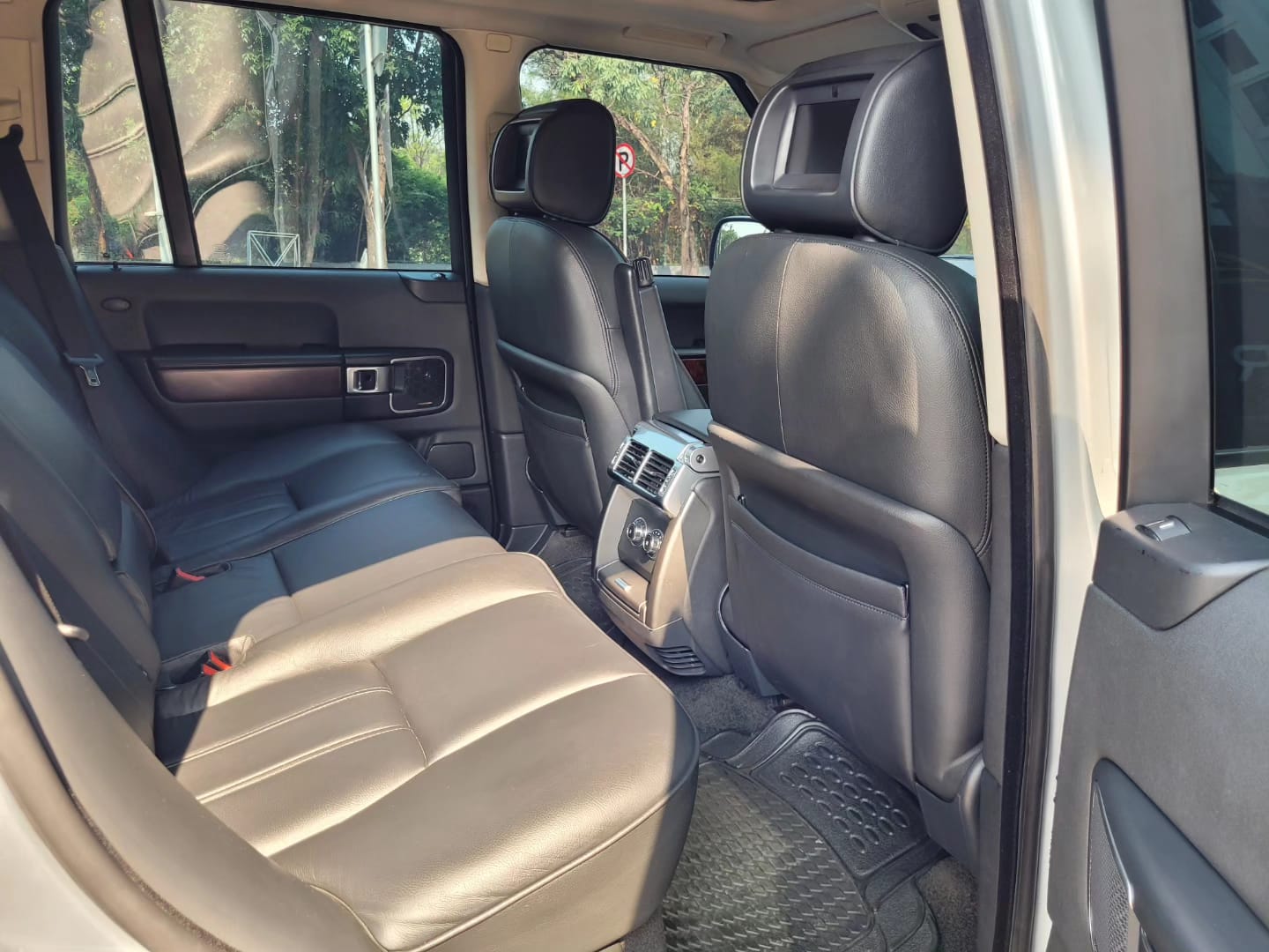 2011 Land Rover Range Rover SPORT 3.6L AT 2011 Land Rover Range Rover SPORT 3.6L AT