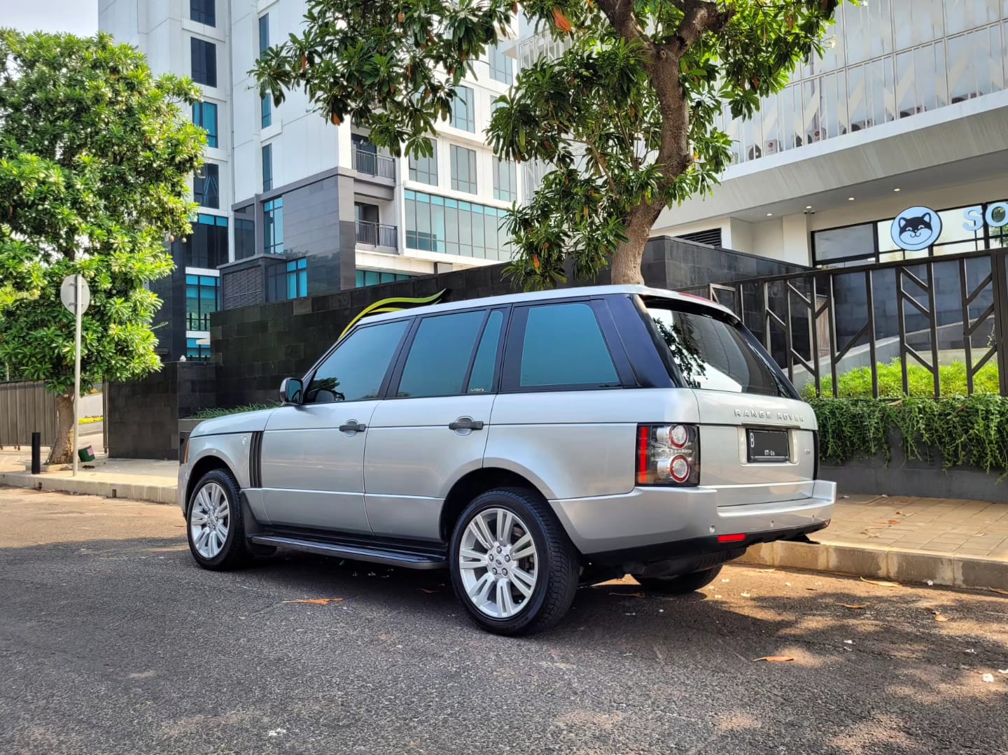 2011 Land Rover Range Rover SPORT 3.6L AT 2011 Land Rover Range Rover SPORT 3.6L AT