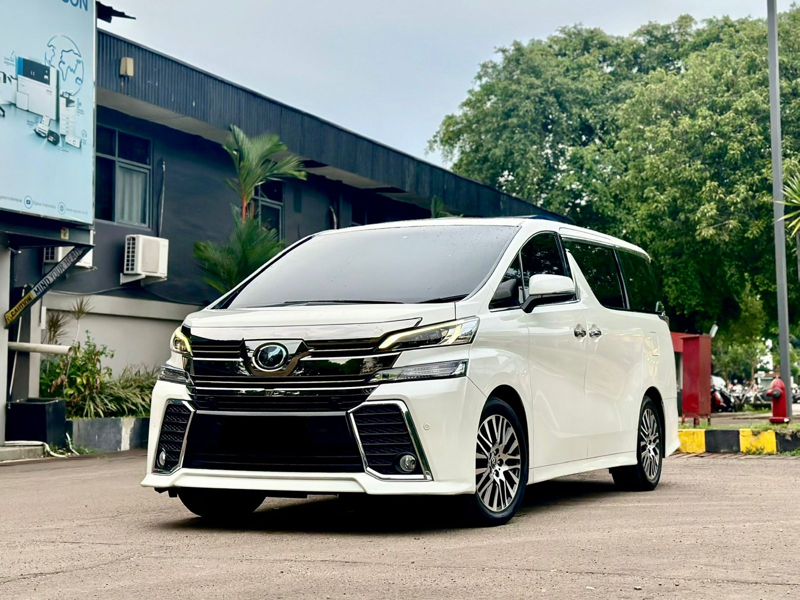2015 Toyota Vellfire  2.5 ZG AT PREMIUM SOUND 2015 Toyota Vellfire  2.5 ZG AT PREMIUM SOUND