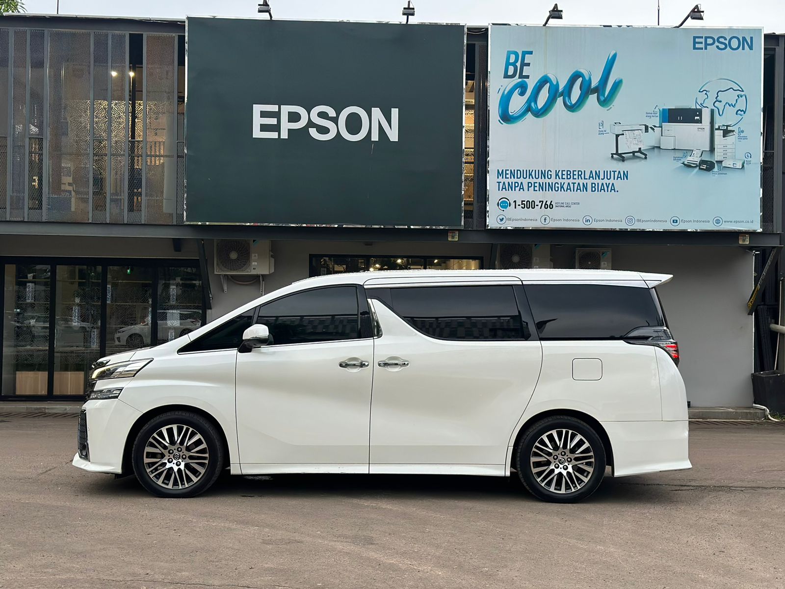 2015 Toyota Vellfire  2.5 ZG AT PREMIUM SOUND 2015 Toyota Vellfire  2.5 ZG AT PREMIUM SOUND