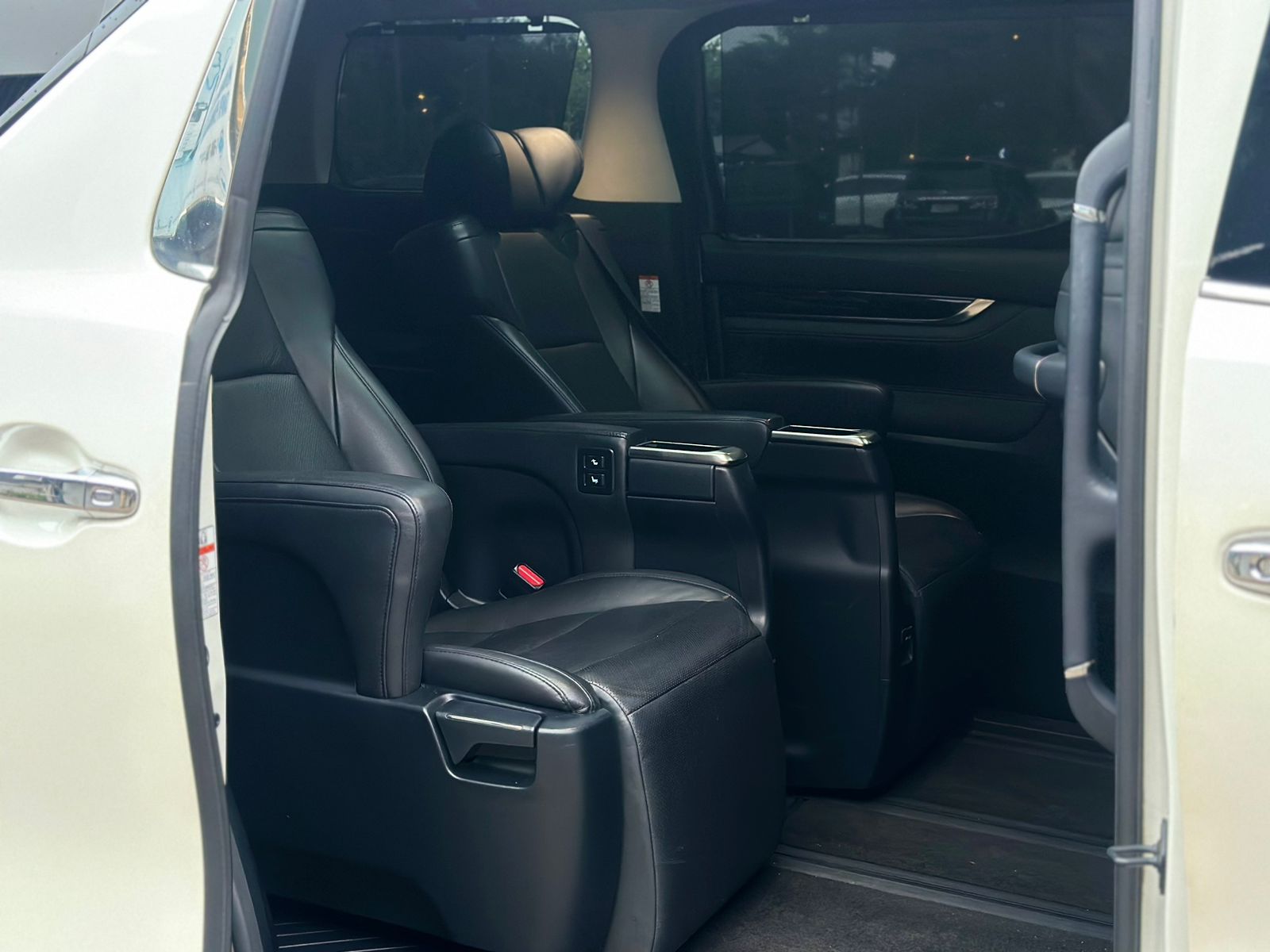 2015 Toyota Vellfire  2.5 ZG AT PREMIUM SOUND 2015 Toyota Vellfire  2.5 ZG AT PREMIUM SOUND