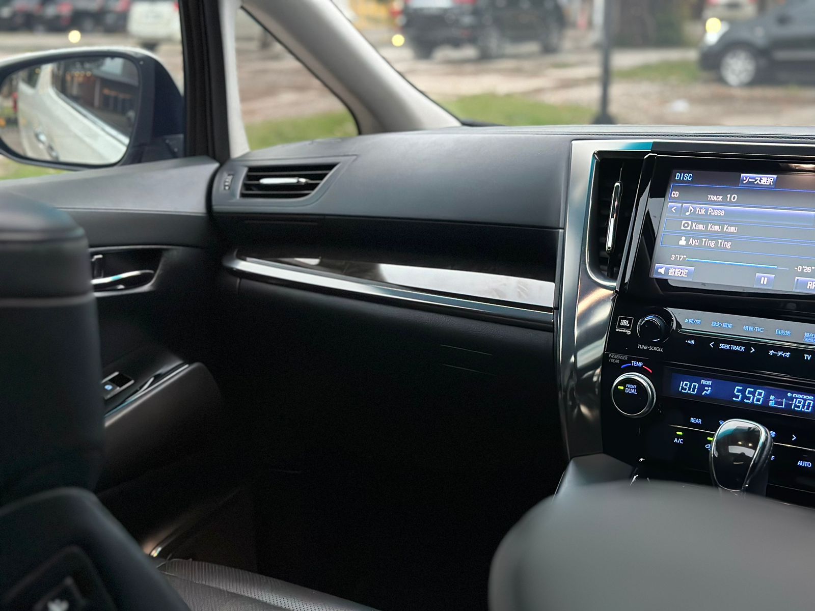 2015 Toyota Vellfire  2.5 ZG AT PREMIUM SOUND 2015 Toyota Vellfire  2.5 ZG AT PREMIUM SOUND