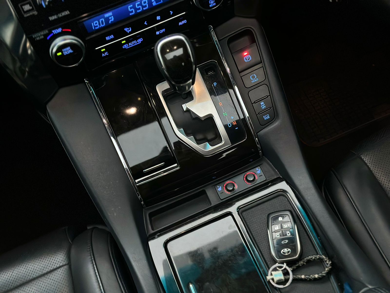 2015 Toyota Vellfire  2.5 ZG AT PREMIUM SOUND 2015 Toyota Vellfire  2.5 ZG AT PREMIUM SOUND