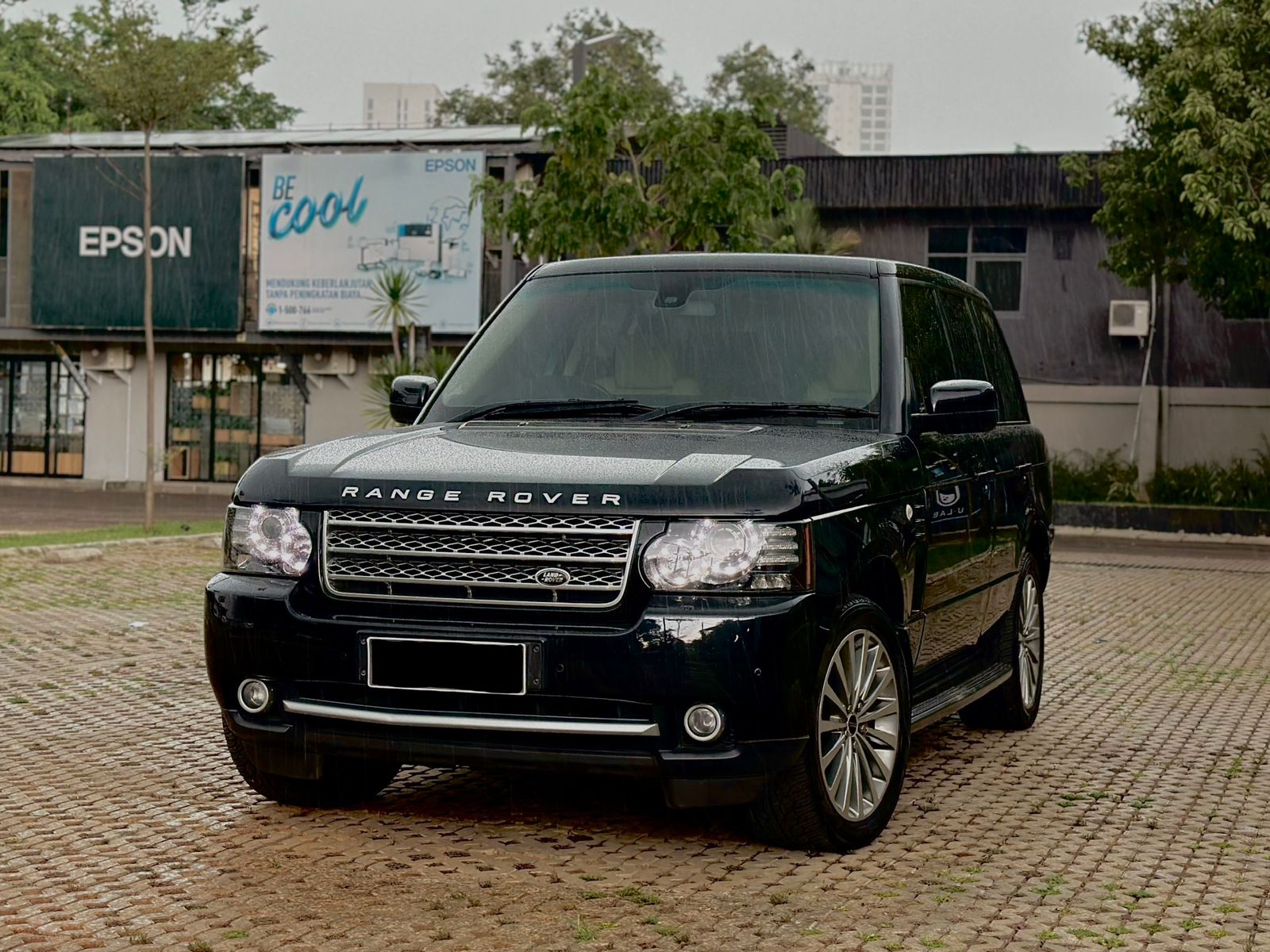 2012 Land Rover Range Rover  V8 5.0 VOGUE 2012 Land Rover Range Rover  V8 5.0 VOGUE