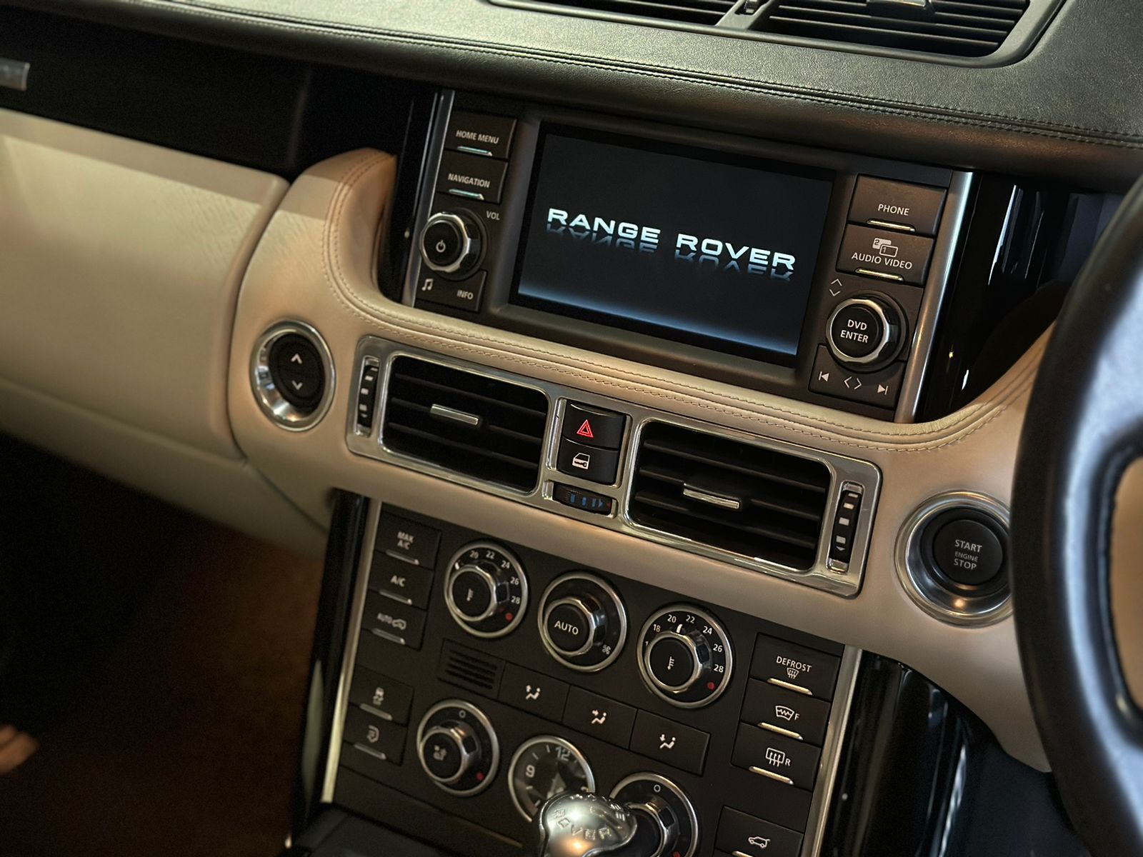 2012 Land Rover Range Rover  V8 5.0 VOGUE 2012 Land Rover Range Rover  V8 5.0 VOGUE