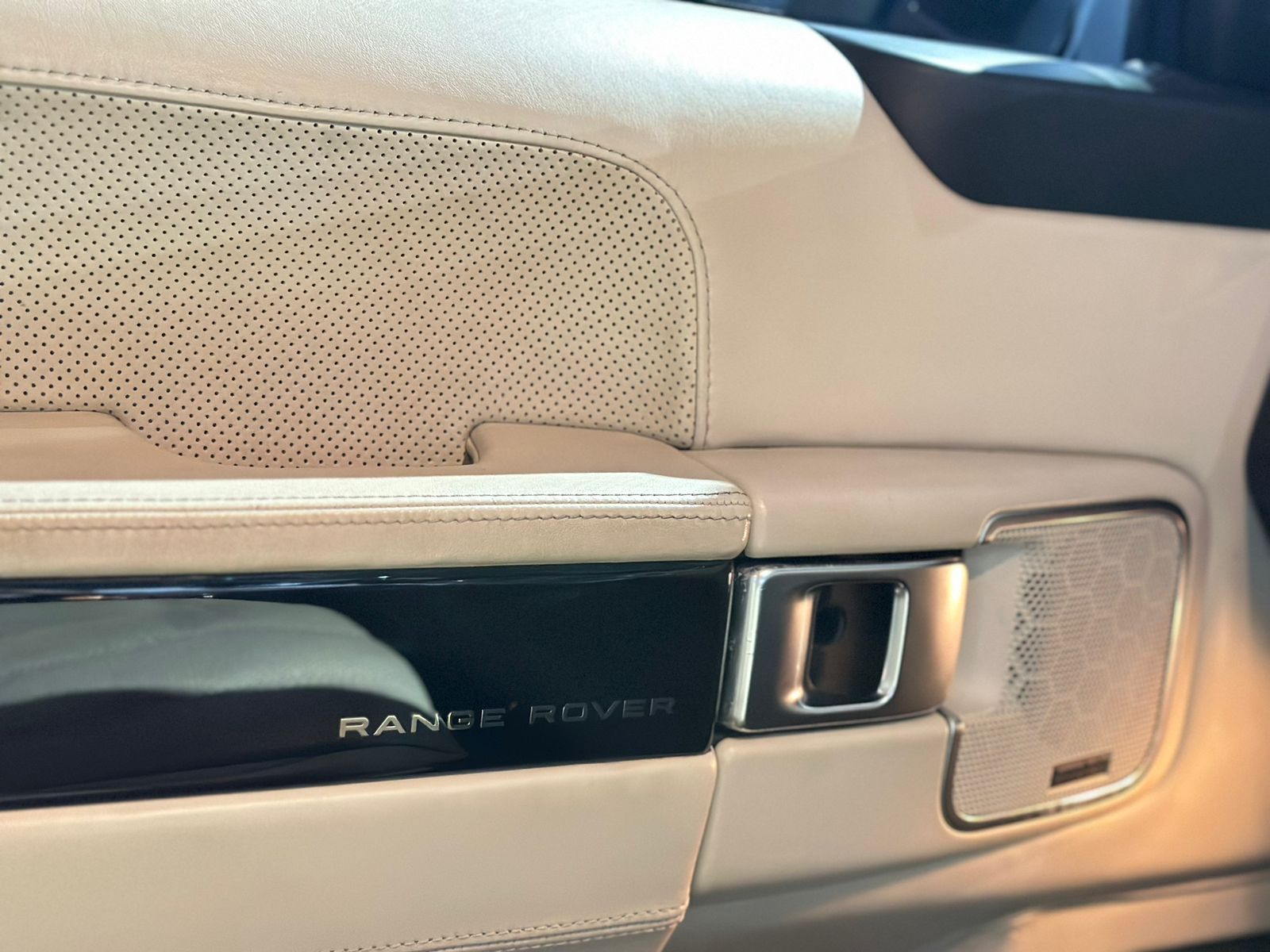 2012 Land Rover Range Rover  V8 5.0 VOGUE 2012 Land Rover Range Rover  V8 5.0 VOGUE