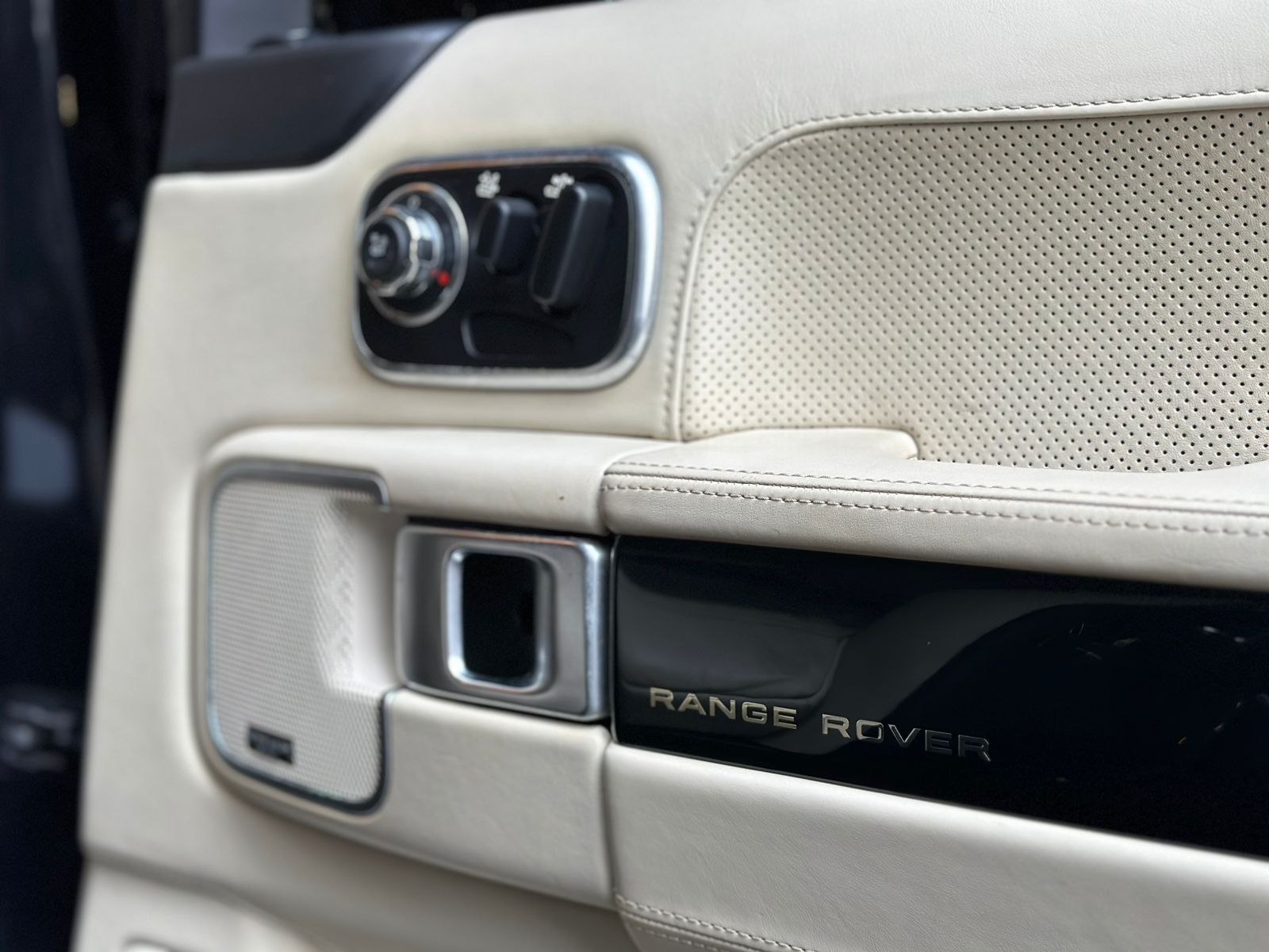 2012 Land Rover Range Rover  V8 5.0 VOGUE 2012 Land Rover Range Rover  V8 5.0 VOGUE