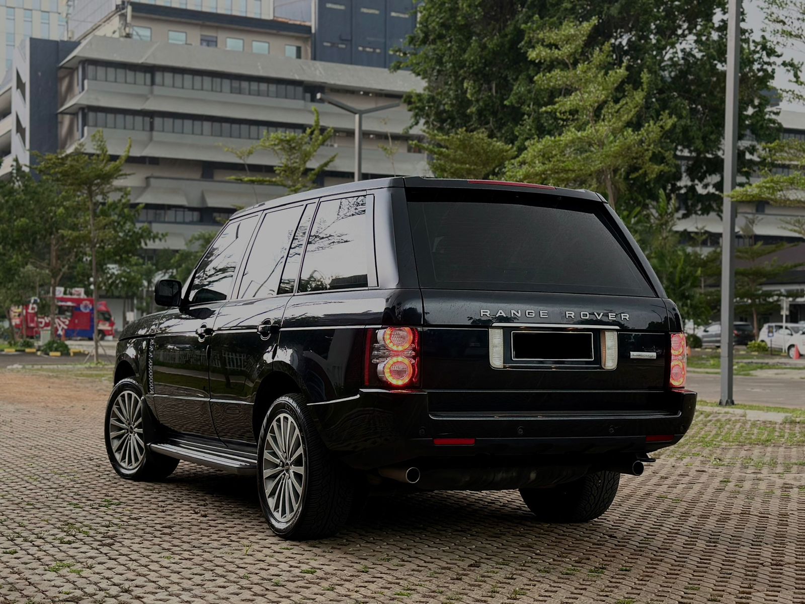 2012 Land Rover Range Rover  V8 5.0 VOGUE 2012 Land Rover Range Rover  V8 5.0 VOGUE