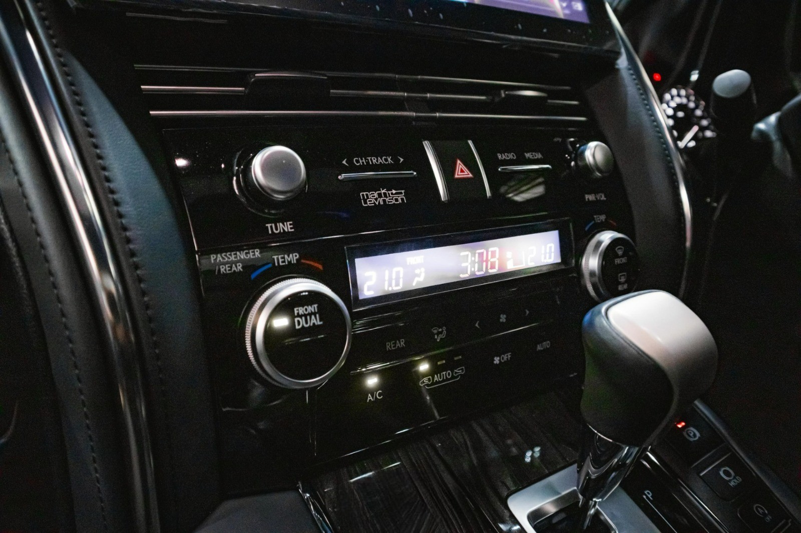 2023 Lexus LM  350 2023 Lexus LM  350