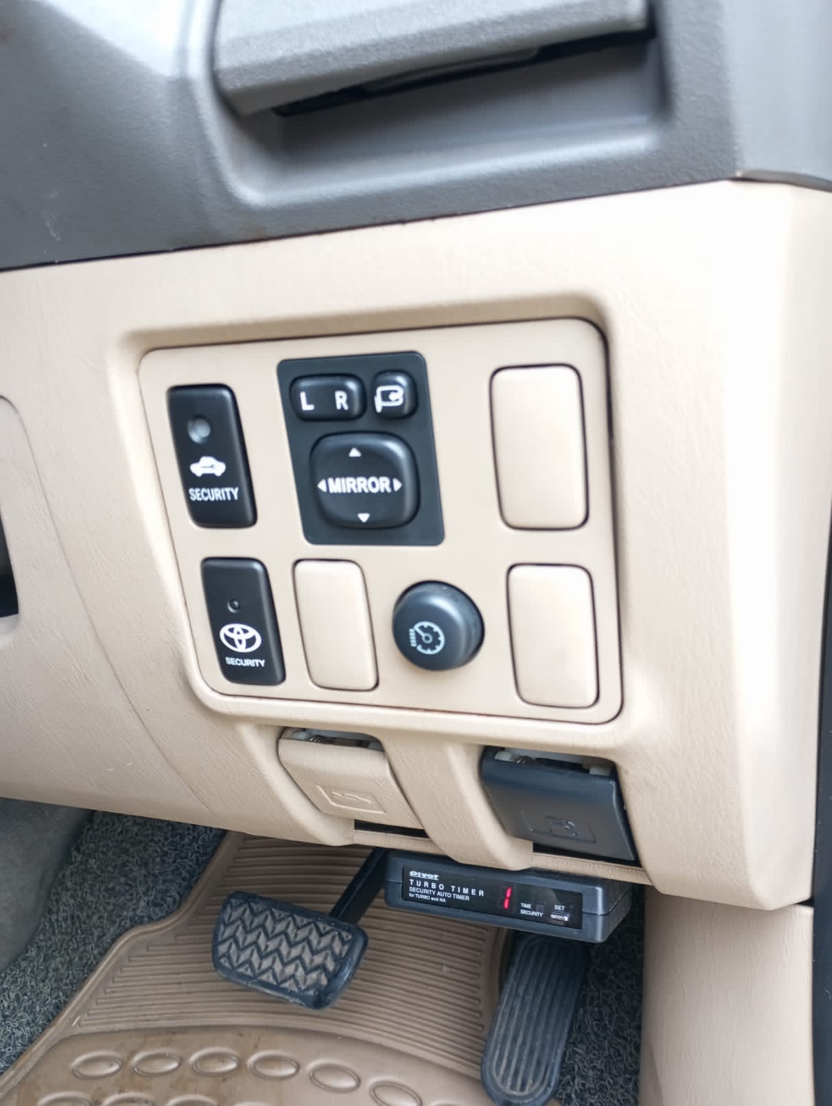 2012 Toyota Fortuner  2.5 G A/T TRD LTD DIESEL 2012 Toyota Fortuner  2.5 G A/T TRD LTD DIESEL