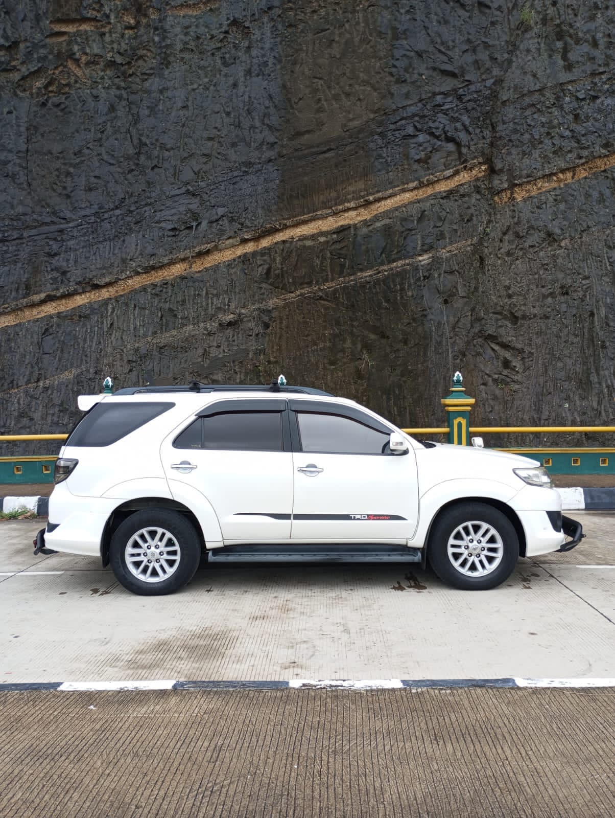 2012 Toyota Fortuner  2.5 G A/T TRD LTD DIESEL 2012 Toyota Fortuner  2.5 G A/T TRD LTD DIESEL