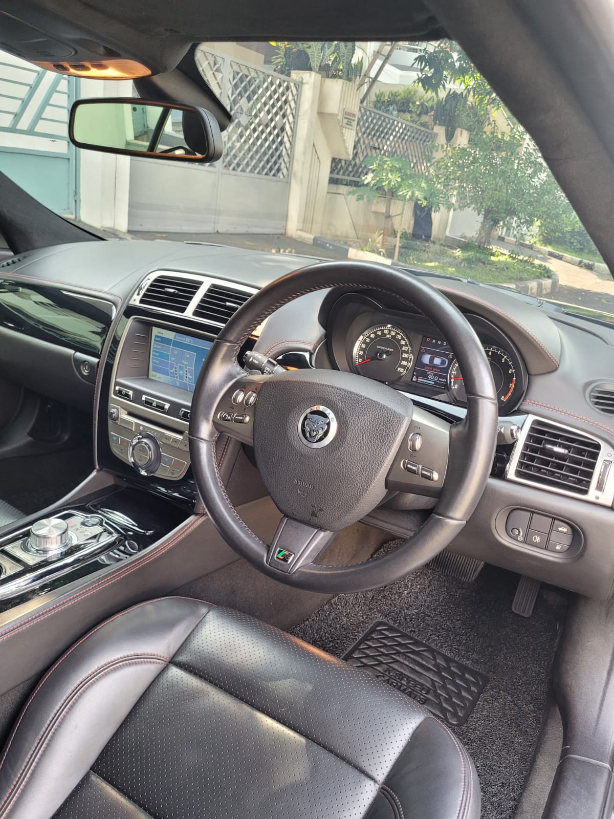 2011 Jaguar XKR Coupe 5.0 LITRE V8 510 SUPERCHARGED PETROL 2011 Jaguar XKR Coupe 5.0 LITRE V8 510 SUPERCHARGED PETROL