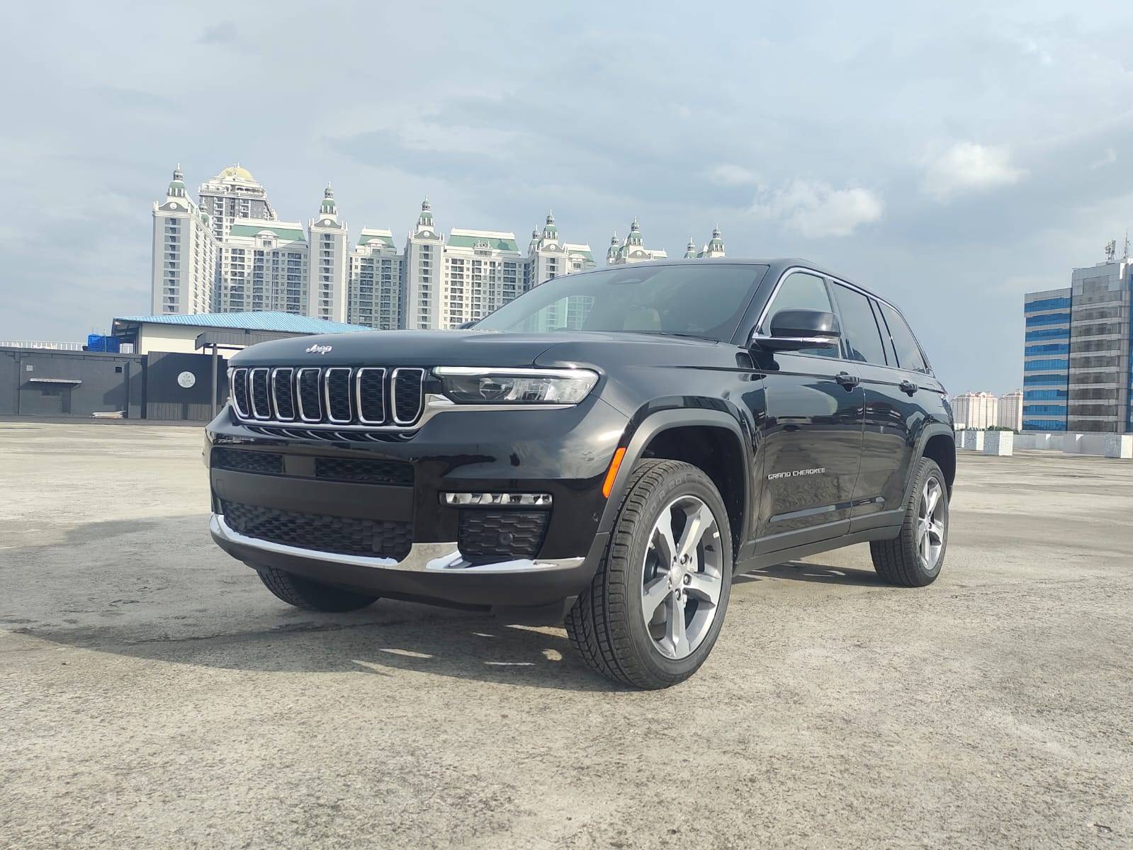 Second Hand 2023 Jeep Grand Cherokee LIMITED