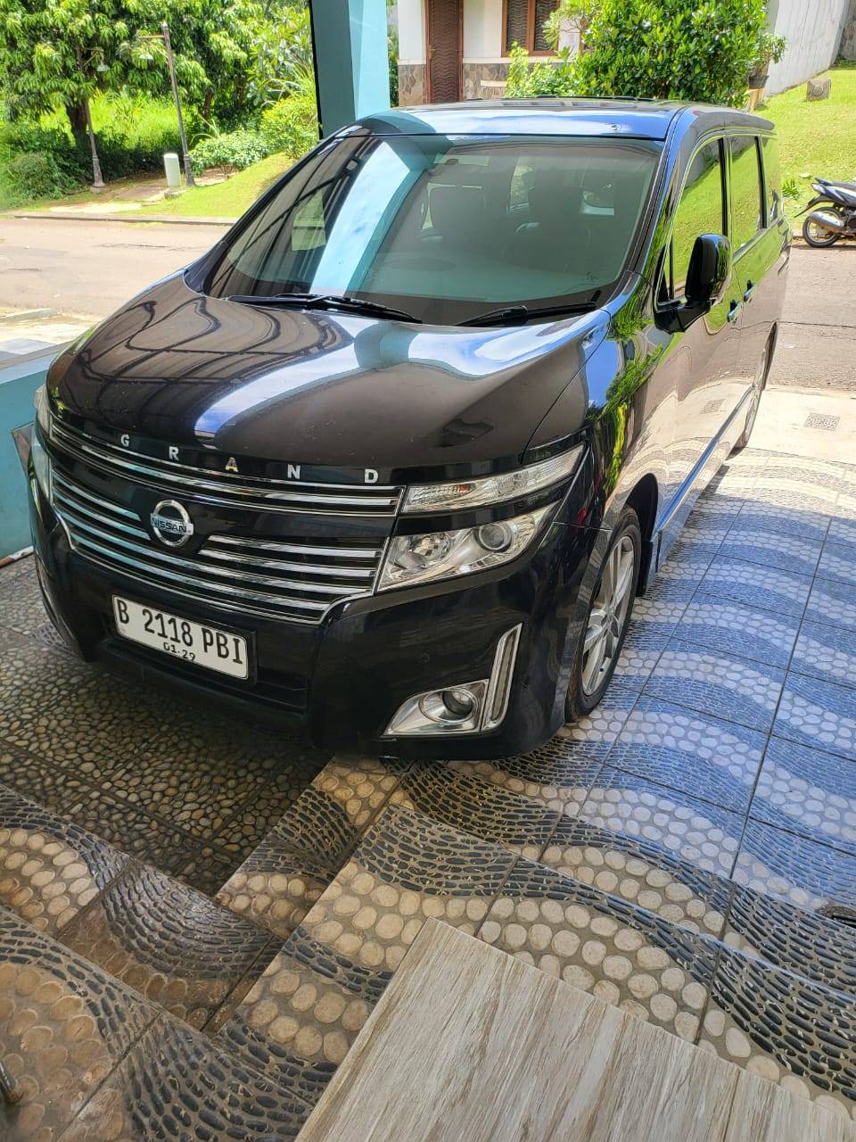 Second Hand 2013 Nissan Elgrand Second Hand 2013 Nissan Elgrand