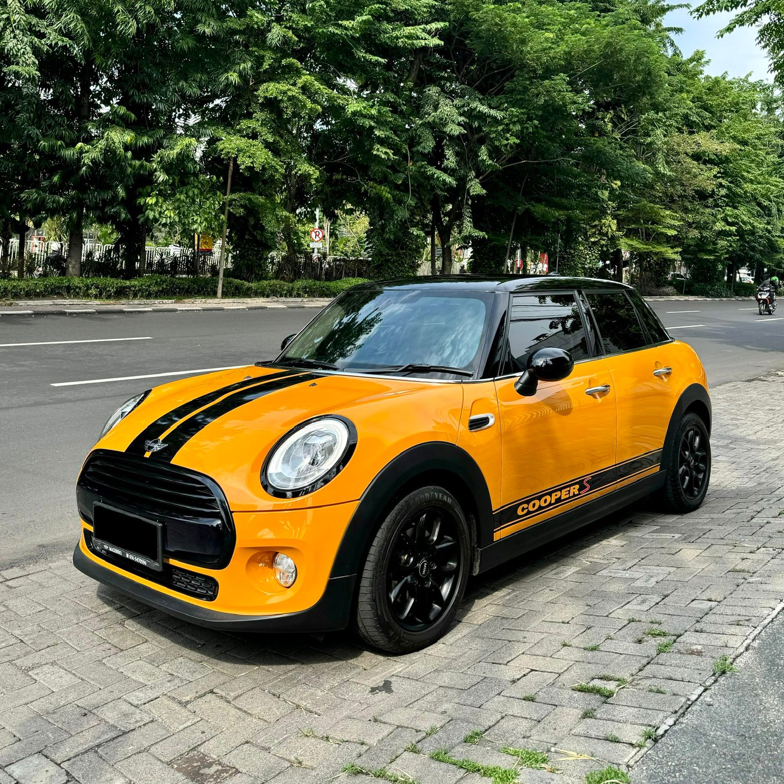 2017 MINI 5-Door 2017 MINI 5-Door