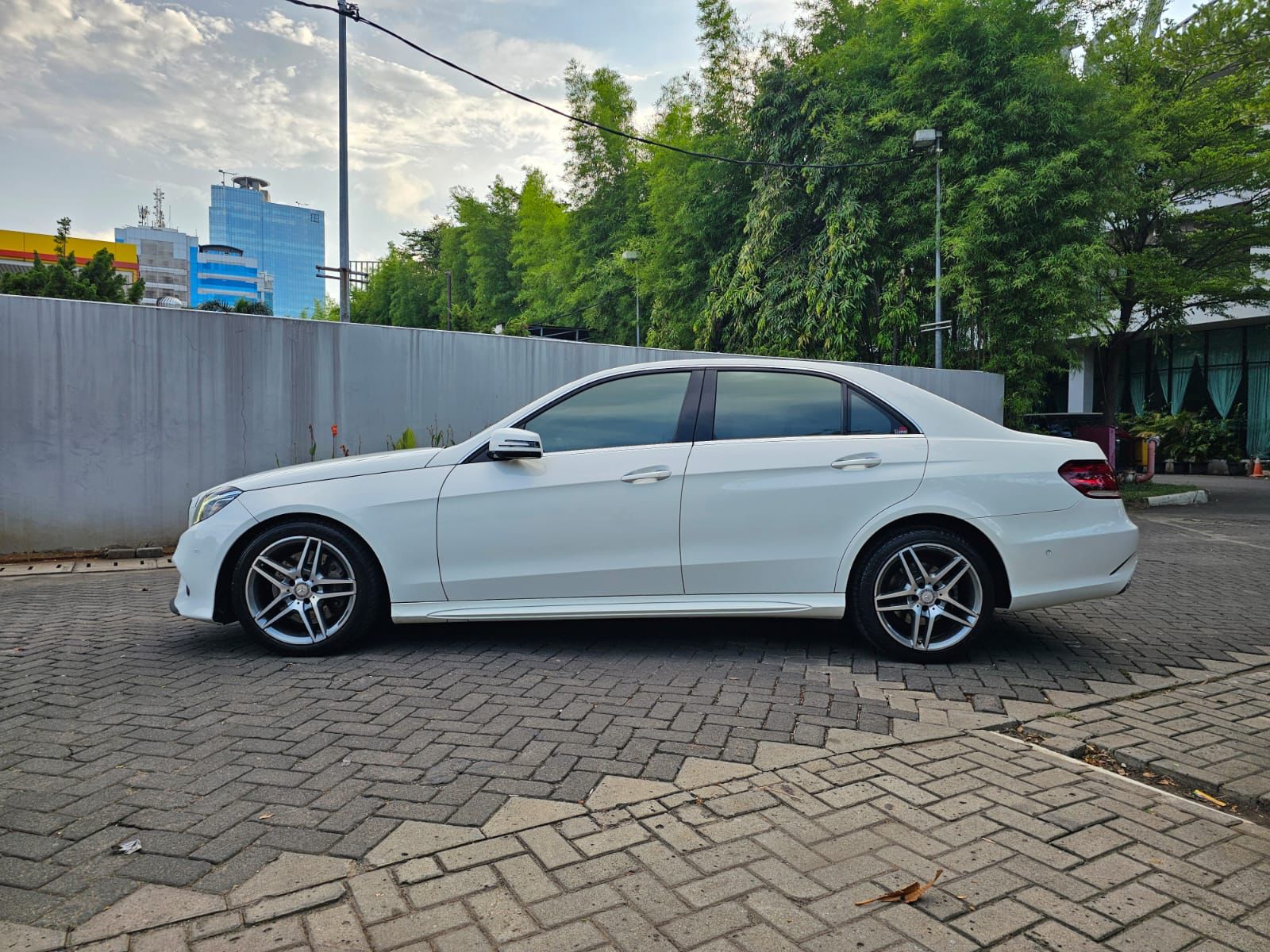 2014 Mercedes Benz E-Class  E CLASS E 400 CKD A/T 2014 Mercedes Benz E-Class  E CLASS E 400 CKD A/T