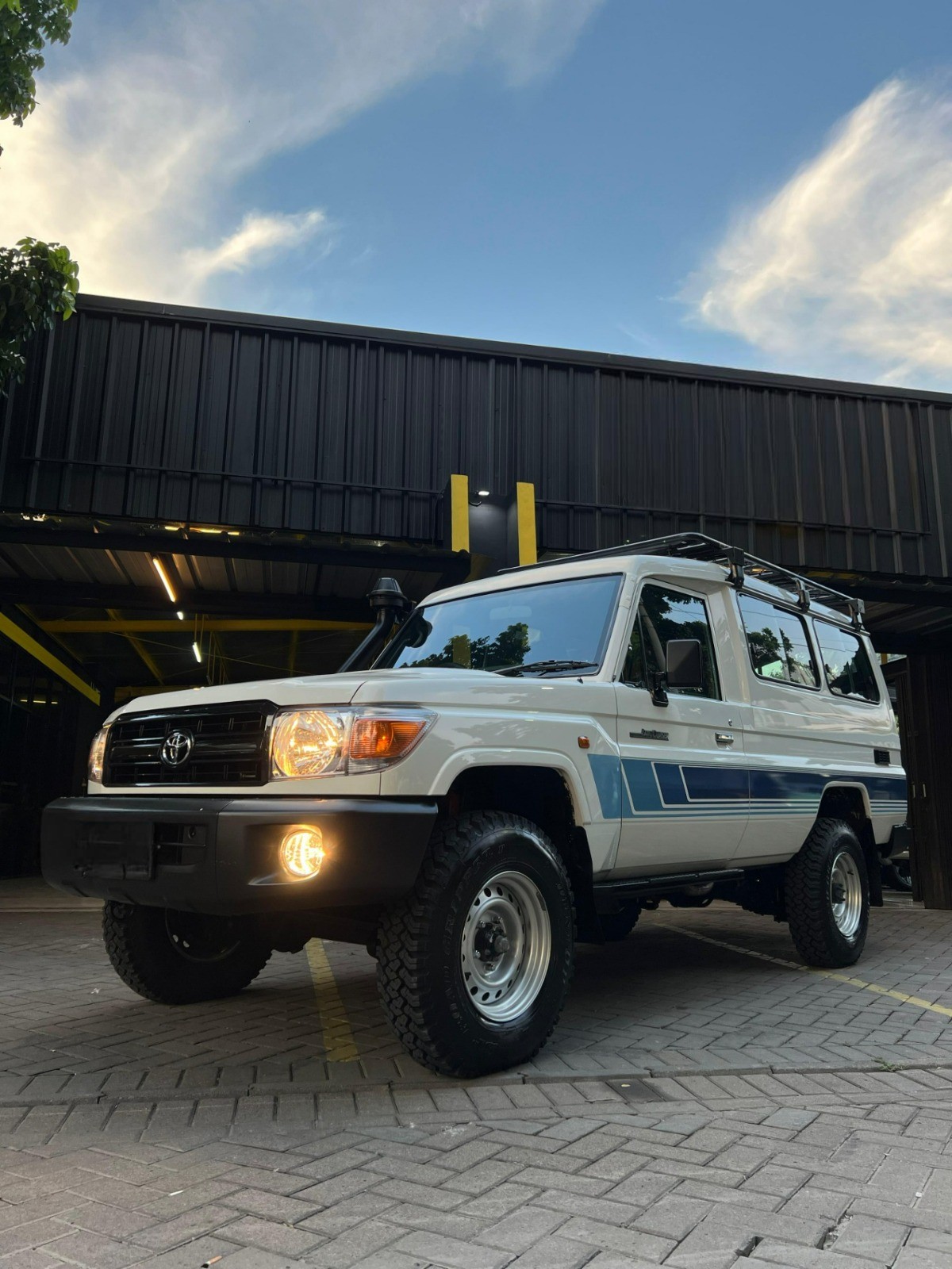 2014 Toyota Land Cruiser  2014 Toyota Land Cruiser