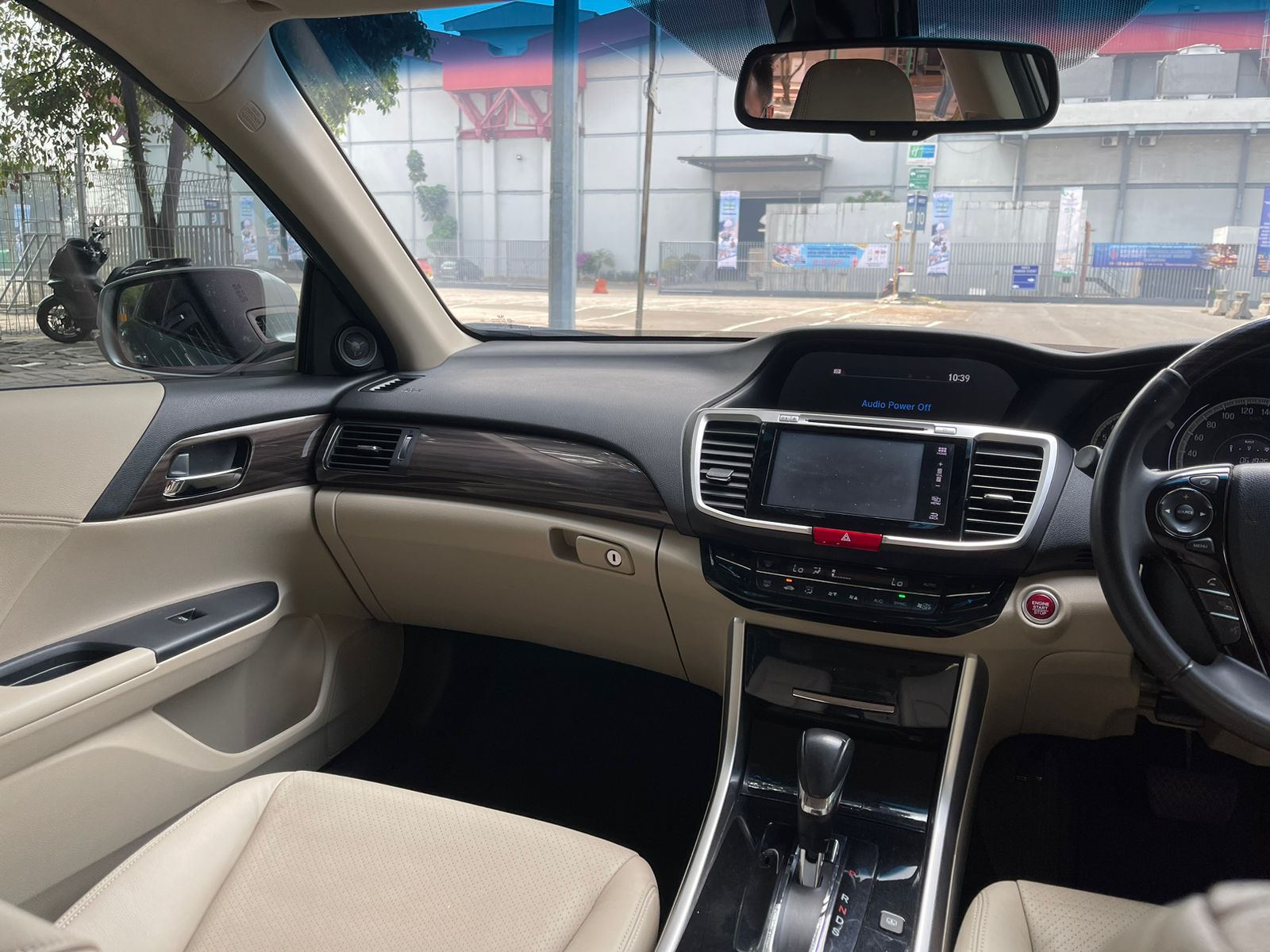 2016 Honda Accord  2.4L VTi-L 2016 Honda Accord  2.4L VTi-L