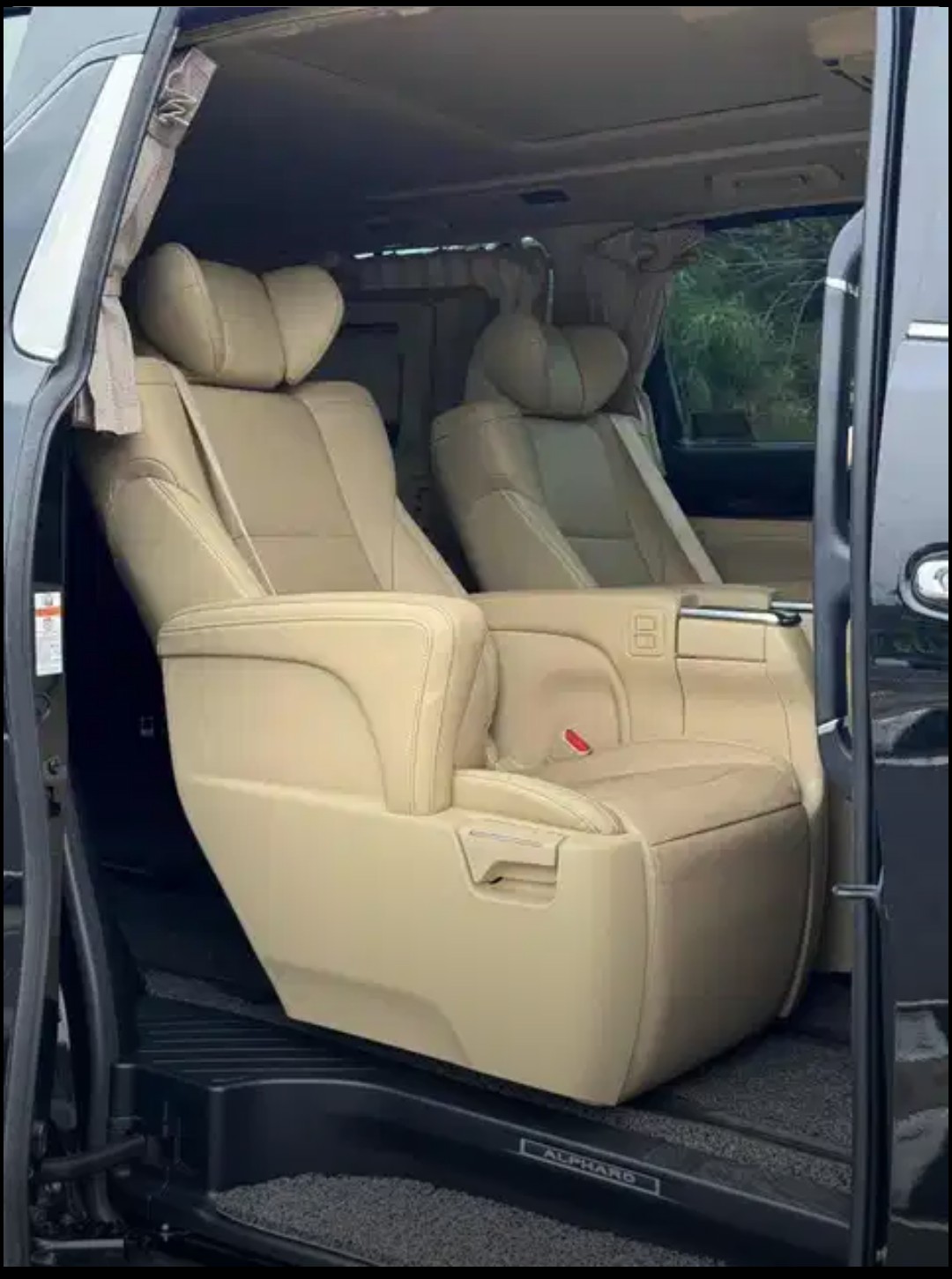 2018 Toyota Alphard  2.5 G A/T 2018 Toyota Alphard  2.5 G A/T