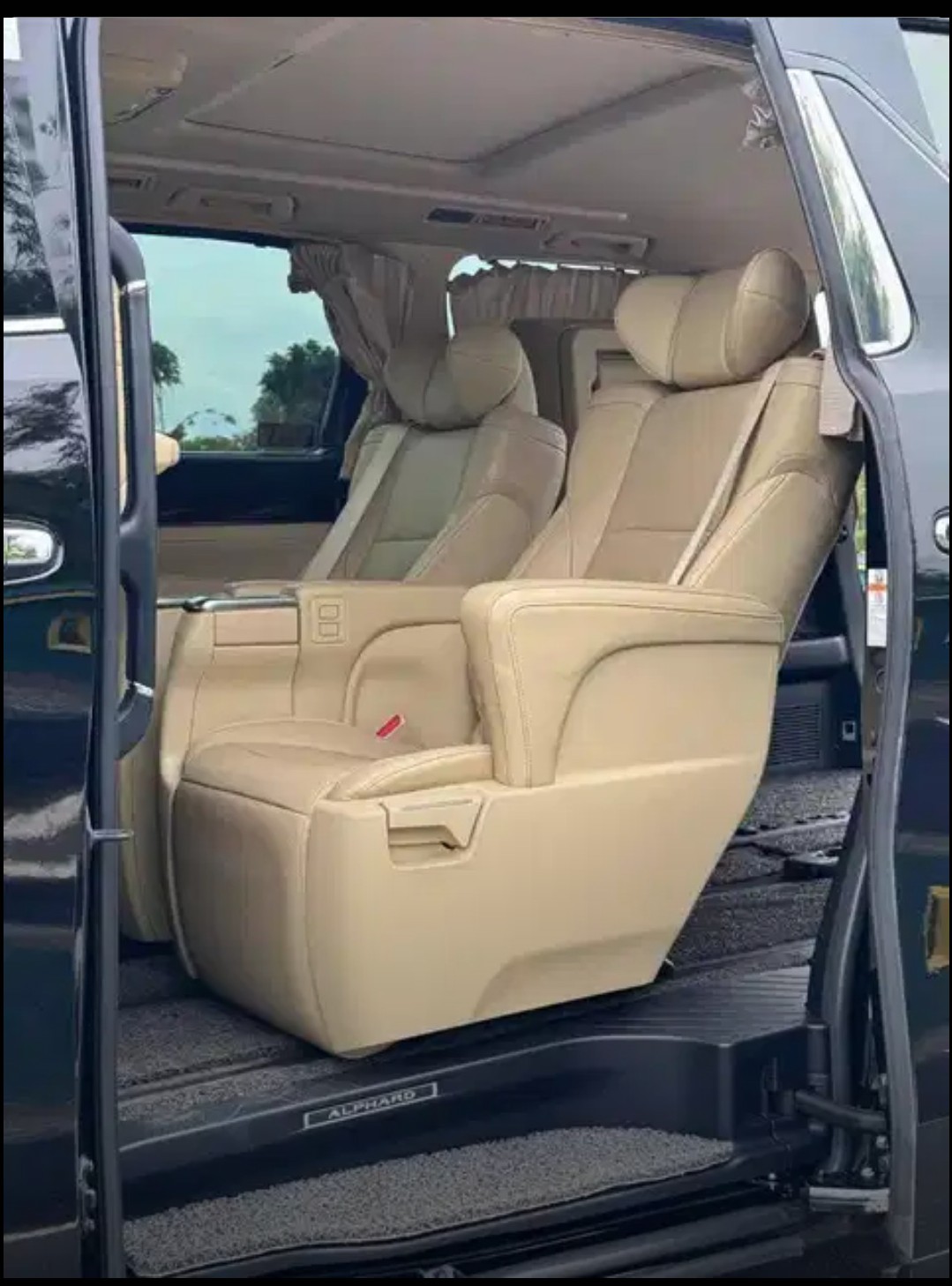 2018 Toyota Alphard  2.5 G A/T 2018 Toyota Alphard  2.5 G A/T
